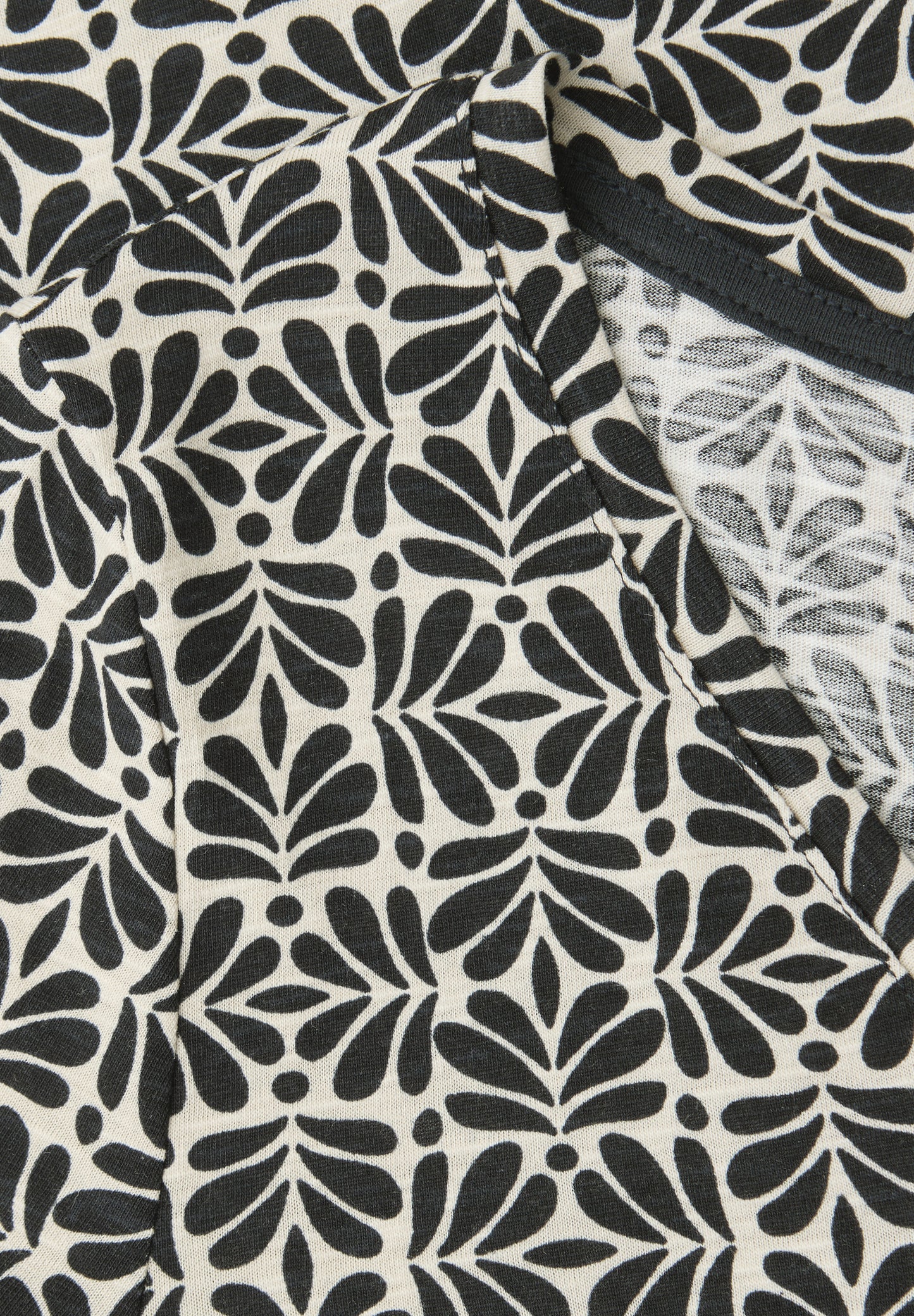 Street One - Kurzarm T-Shirt mit gerundetem V-Neck - Farbe: shadowed navy