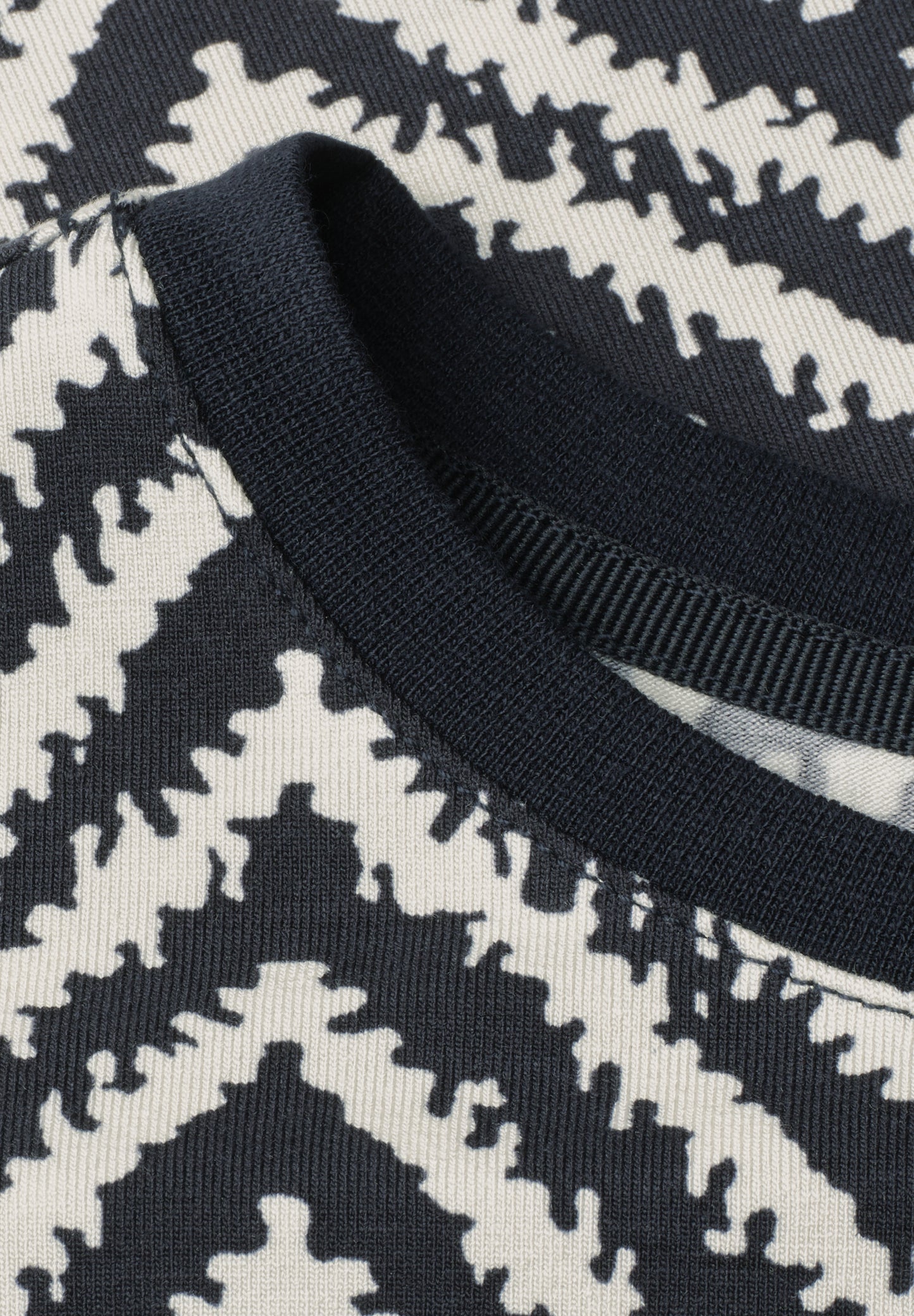 Street One - T-Shirt mit Rundhals und All-over-Print - Farbe: deep blue