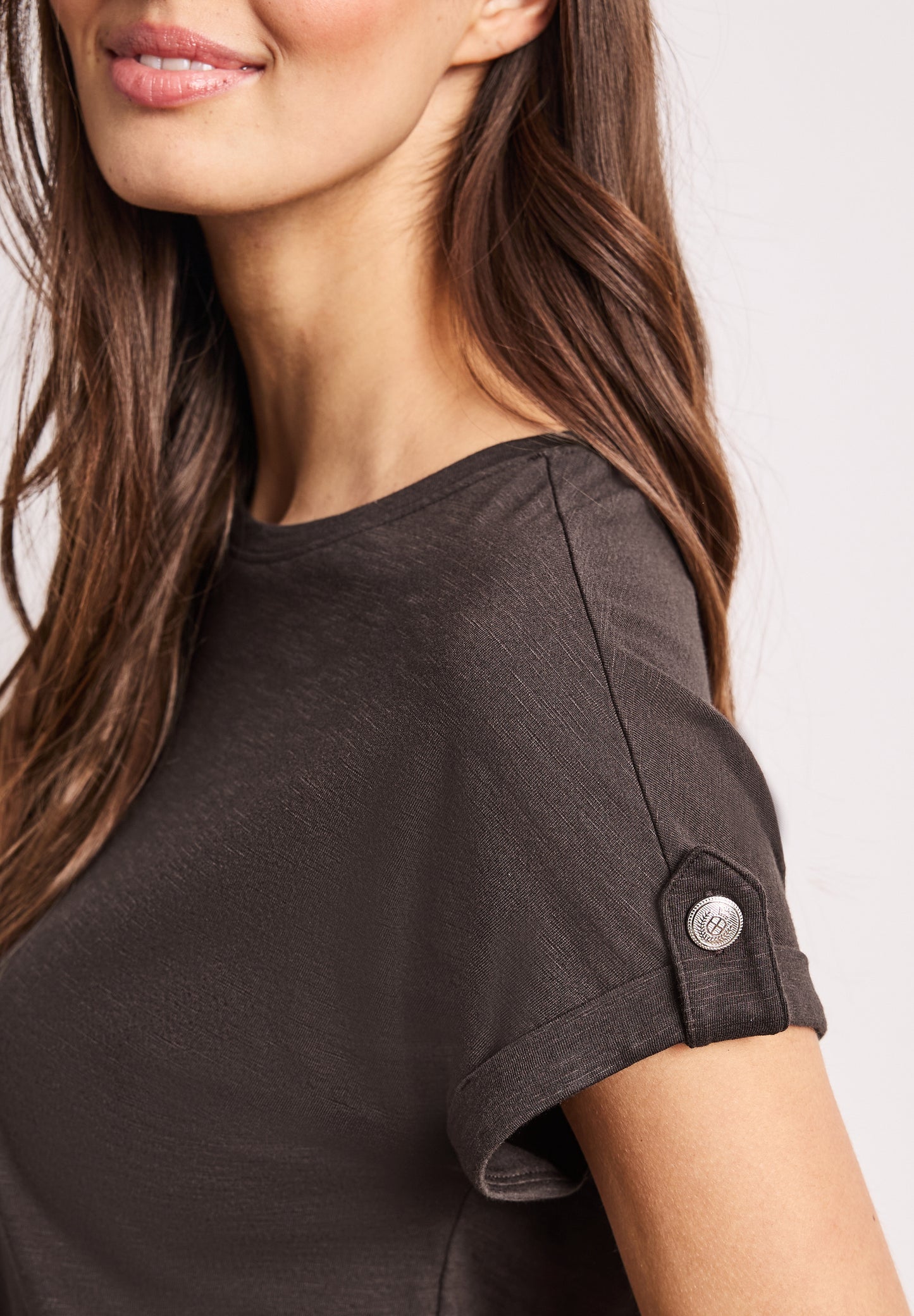 Street One - T-Shirt mit Rundhals und Knopfdetails - Farbe: espresso brown