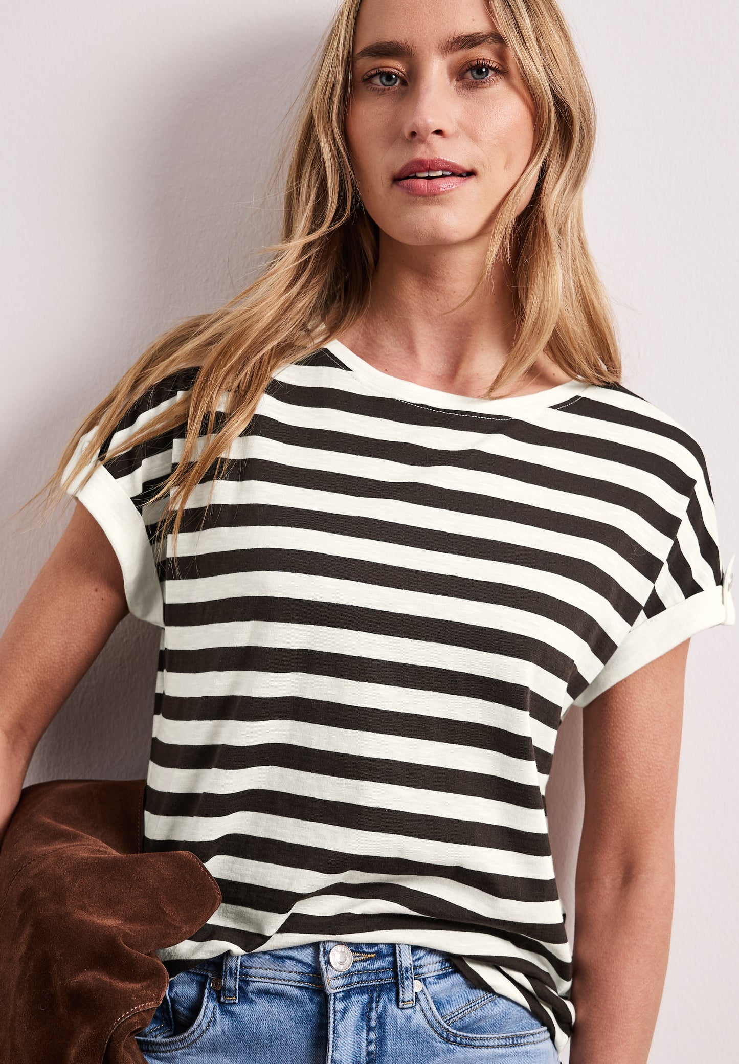 Street One - T-Shirt mit Rundhals und Knopfdetail - Farbe: espresso brown