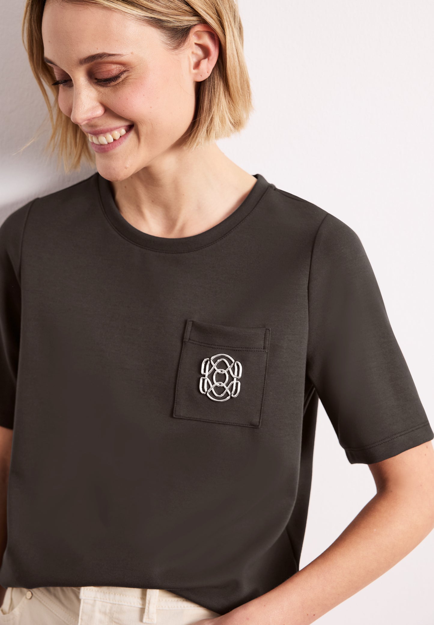 Street One - T-Shirt mit Rundhals und Deko-Detail - Farbe: espresso brown