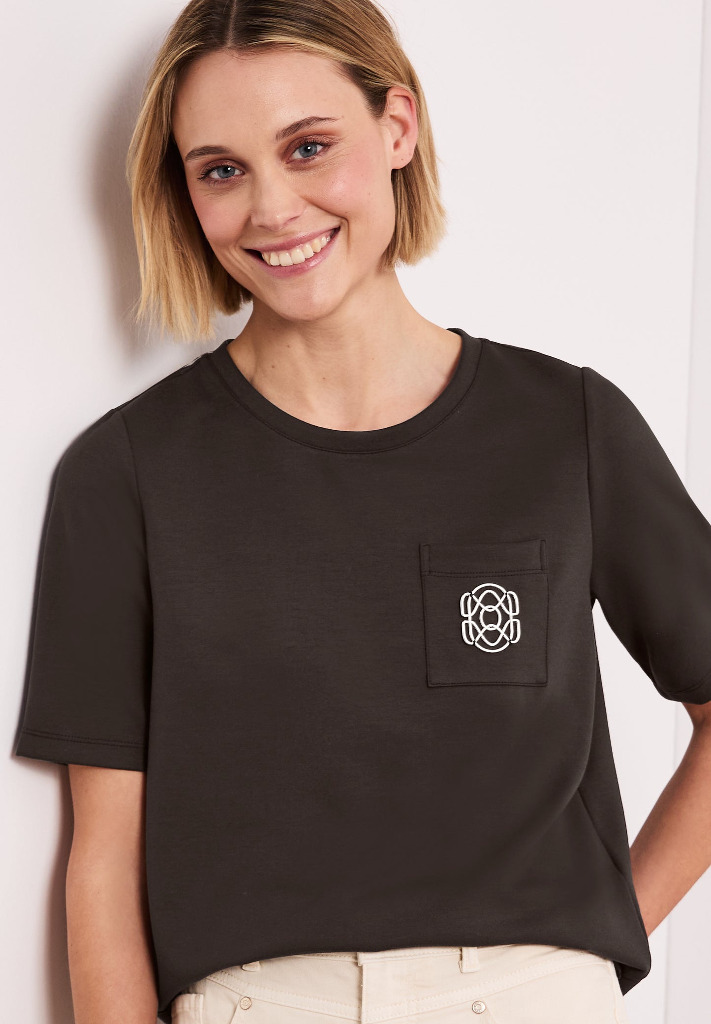 Street One - T-Shirt mit Rundhals und Deko-Detail - Farbe: espresso brown
