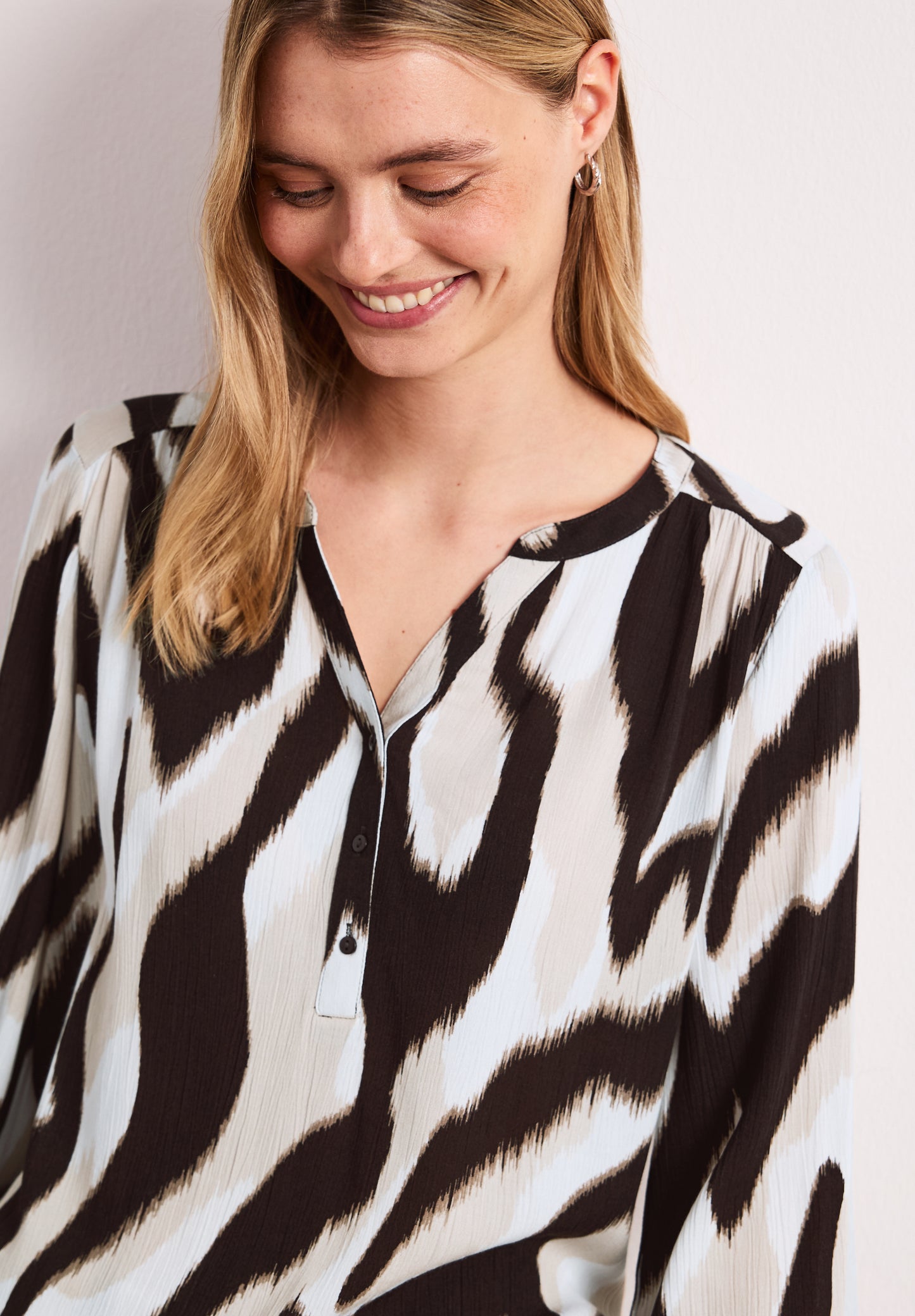 Street One - Shirt mit Split Neck und Strukturmix - Farbe: espresso brown