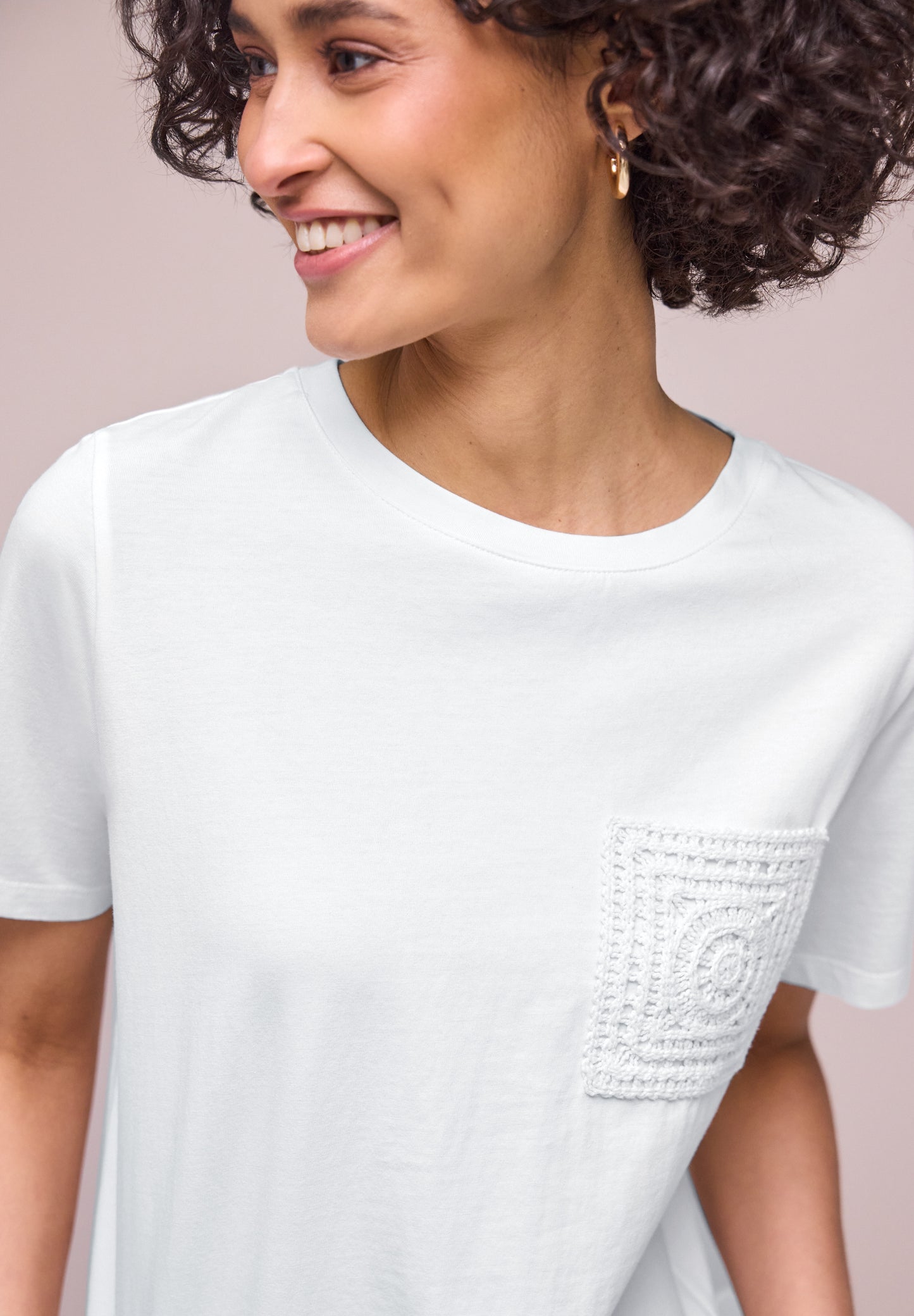 Street One - T-Shirt mit Rundhals und Crochet-Tasche - Farbe: off white