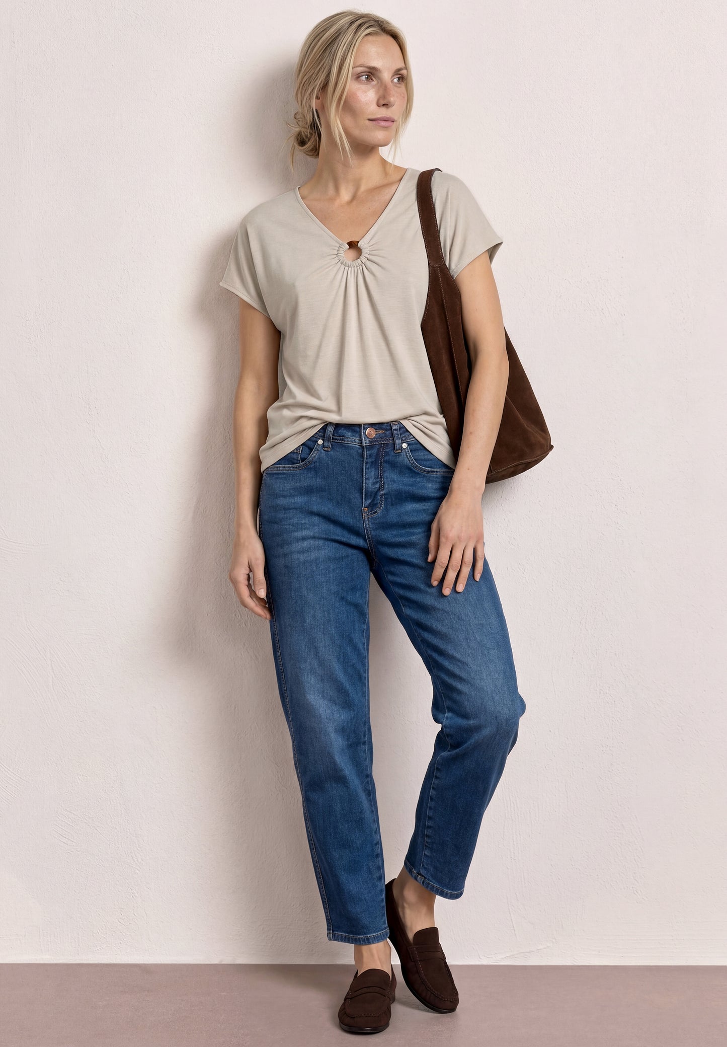 Street One - Silk-Look Shirt mit V-Neck und Deko-Detail - Farbe: clay sand