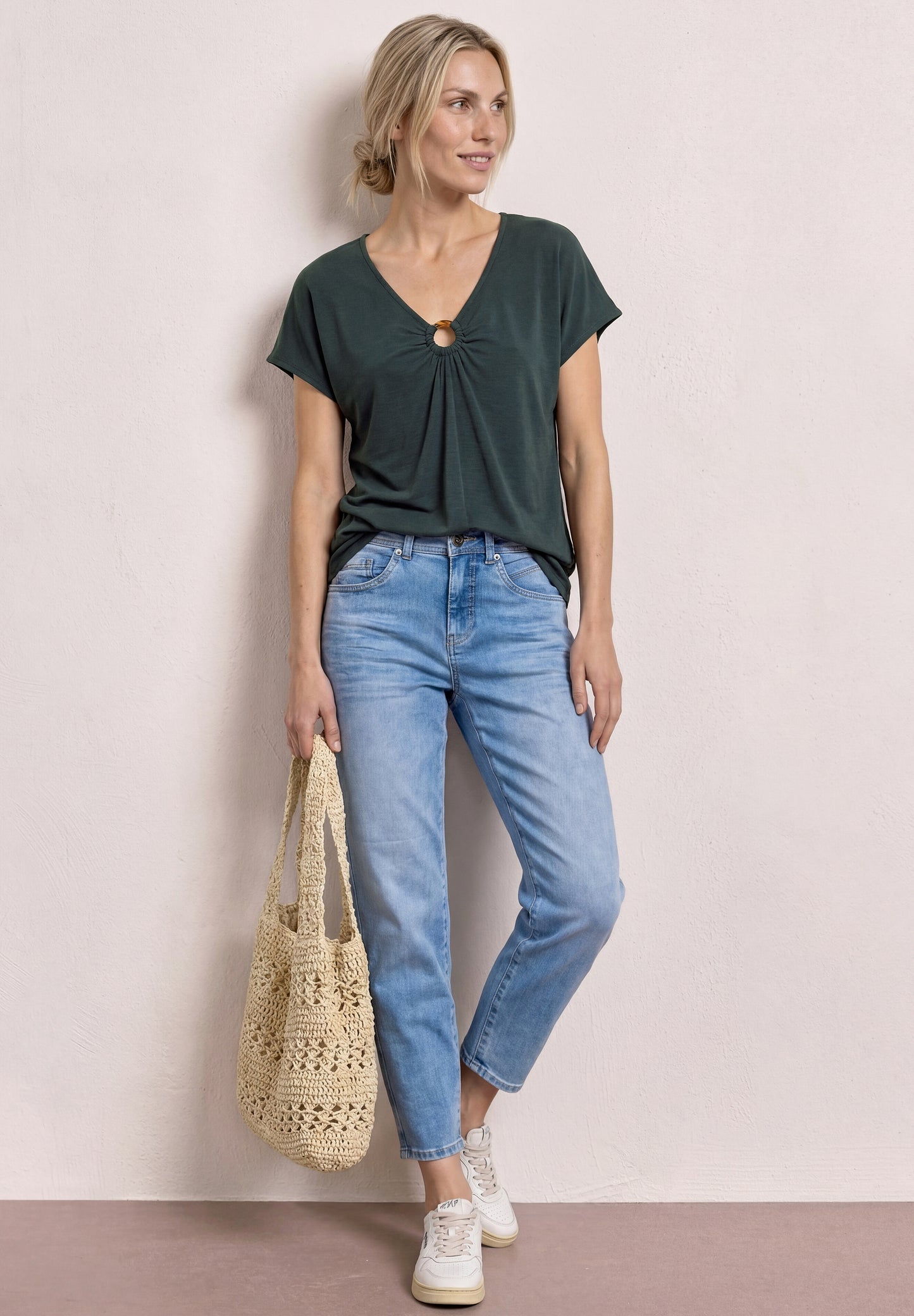 Street One - Silk-Look Shirt mit V-Neck und Deko-Detail - Farbe: deep bound green