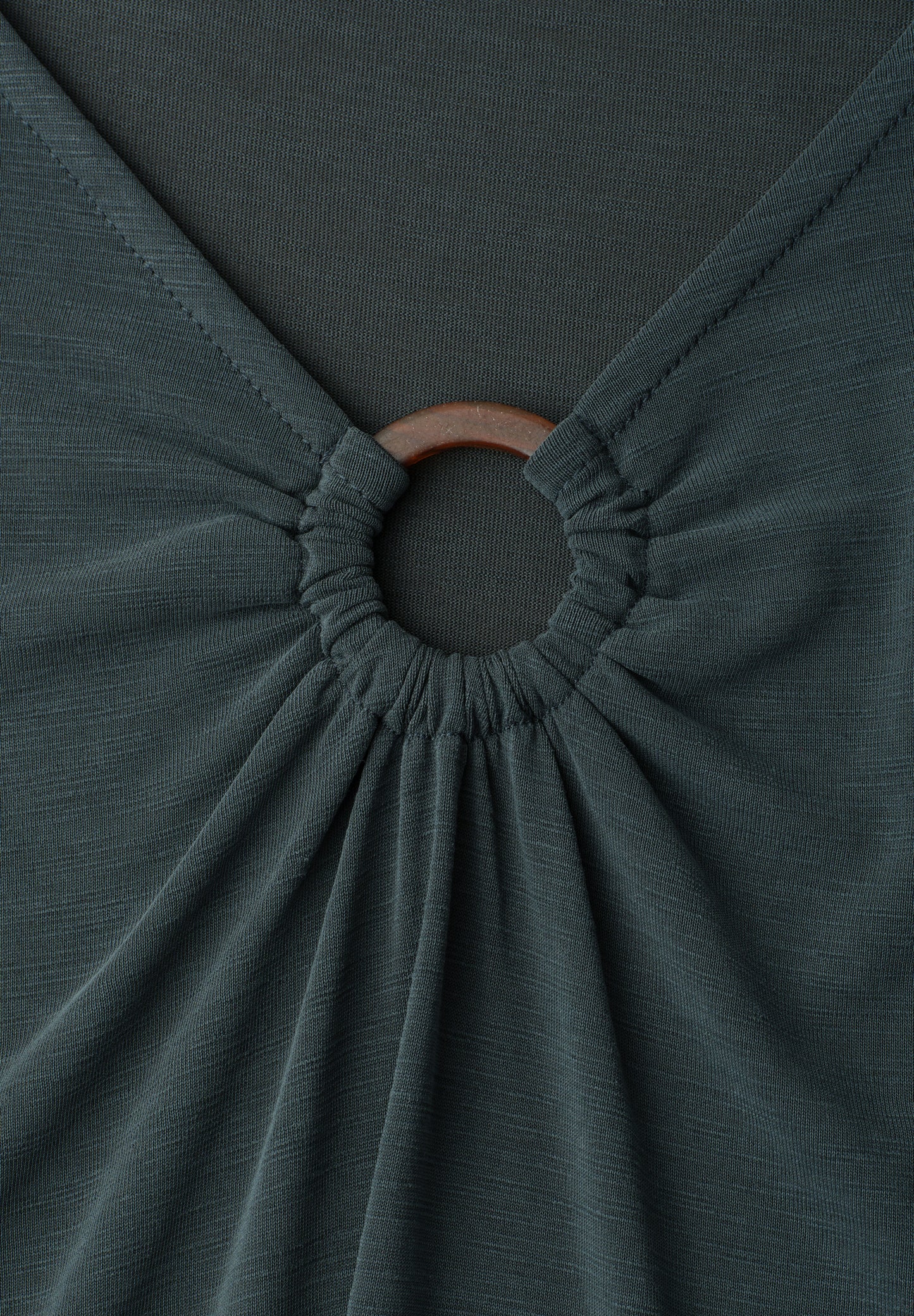Street One - Silk-Look Shirt mit V-Neck und Deko-Detail - Farbe: deep bound green