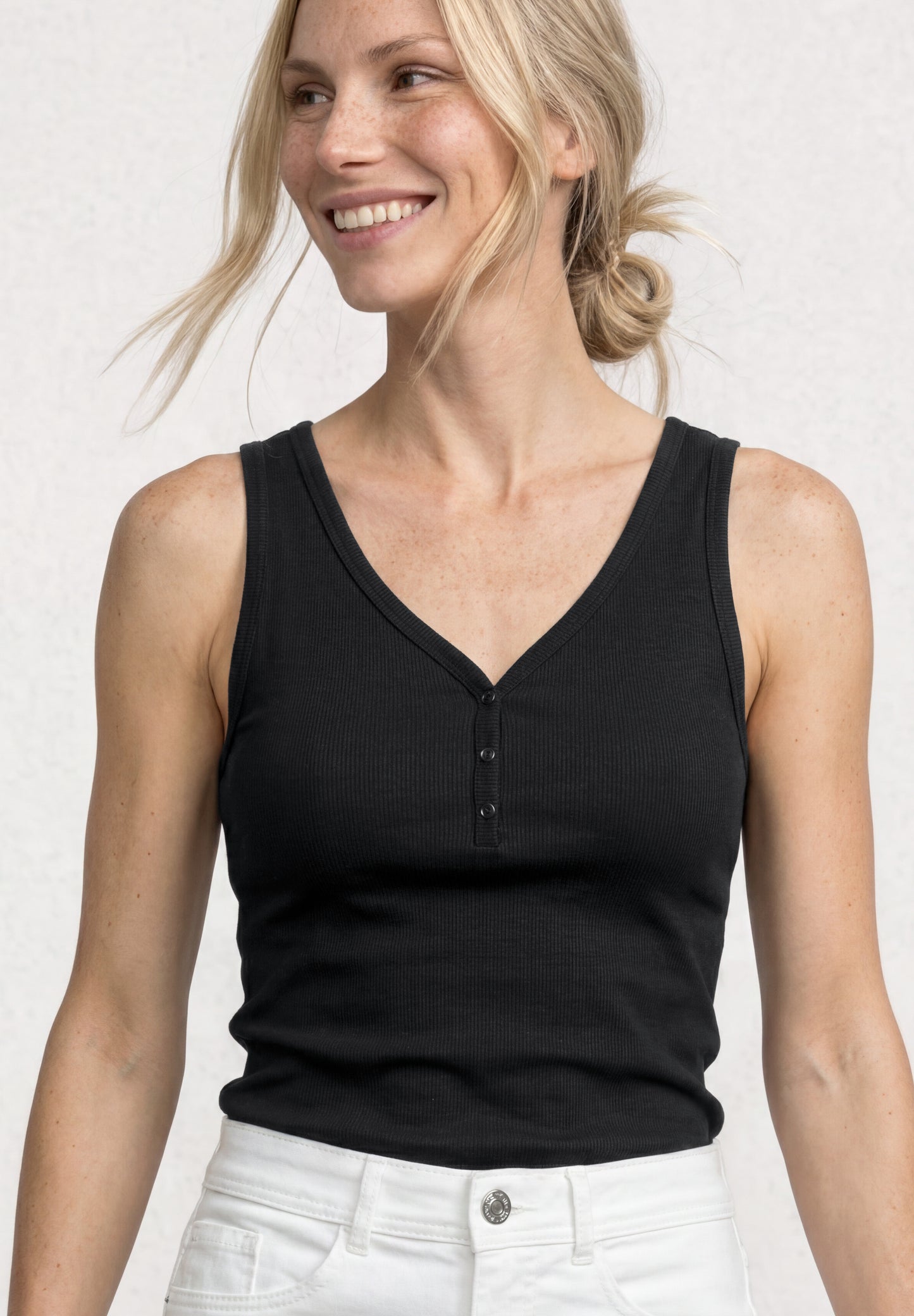 Street One - Top in Rippstruktur mit V-Neck - Farbe: Black