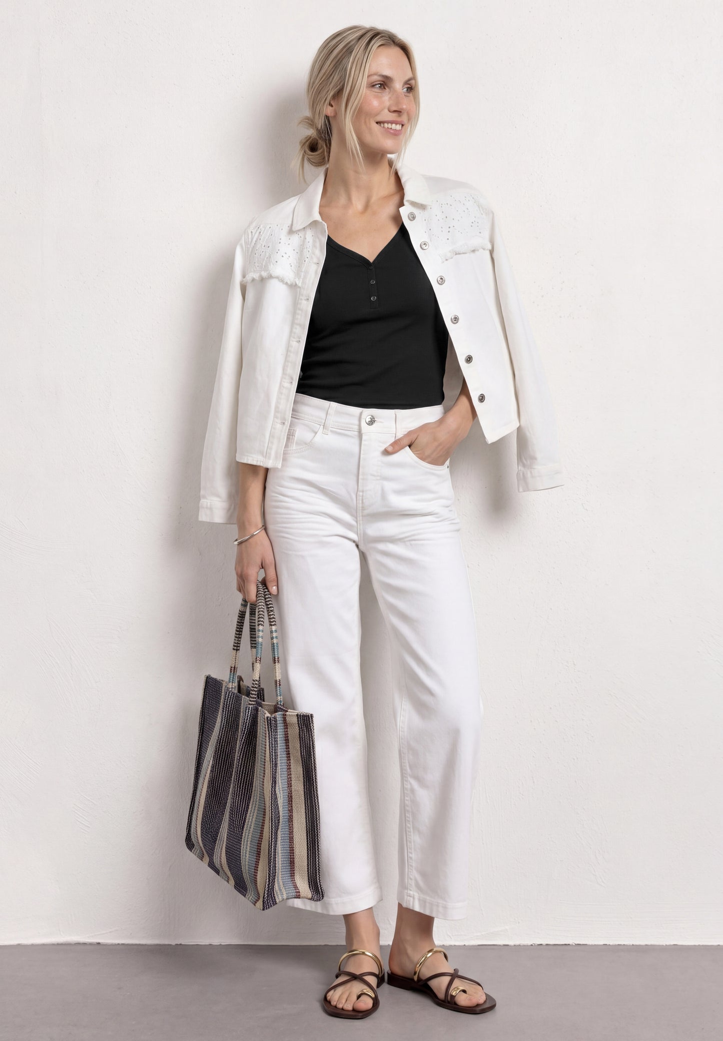 Street One - Top in Rippstruktur mit V-Neck - Farbe: Black