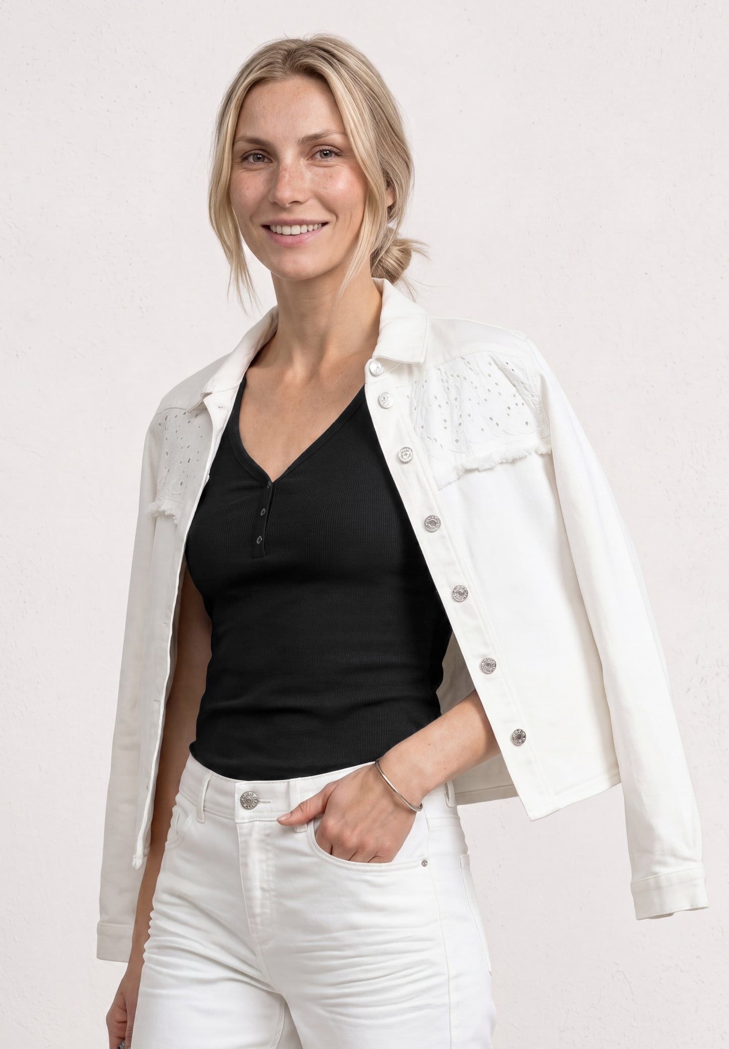 Street One - Top in Rippstruktur mit V-Neck - Farbe: off white