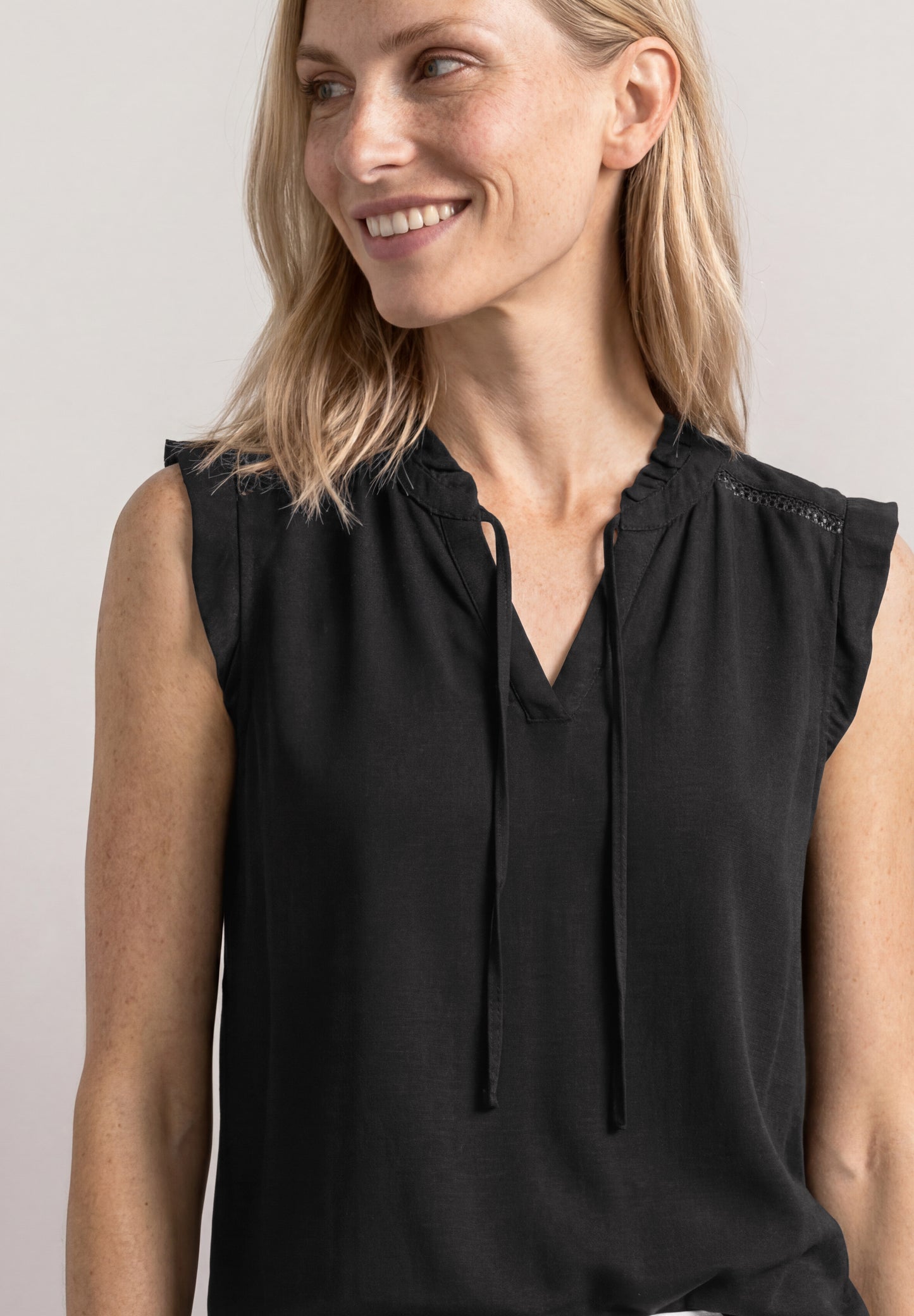 Street One - Top mit Strukturmix und Crochet-Details - Farbe: Black