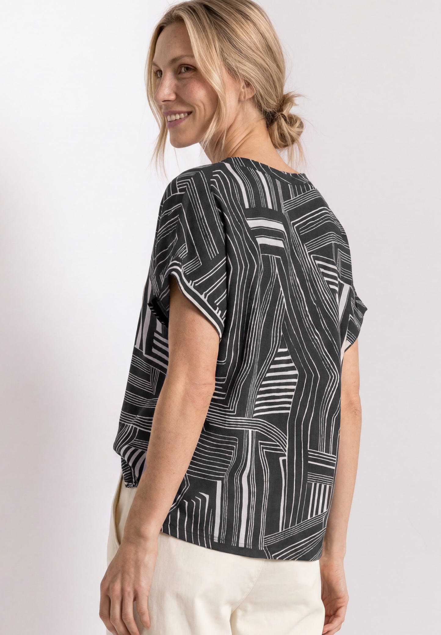 Street One - Dropped Shoulder Shirt mit Split Neck - Farbe: darkest blue