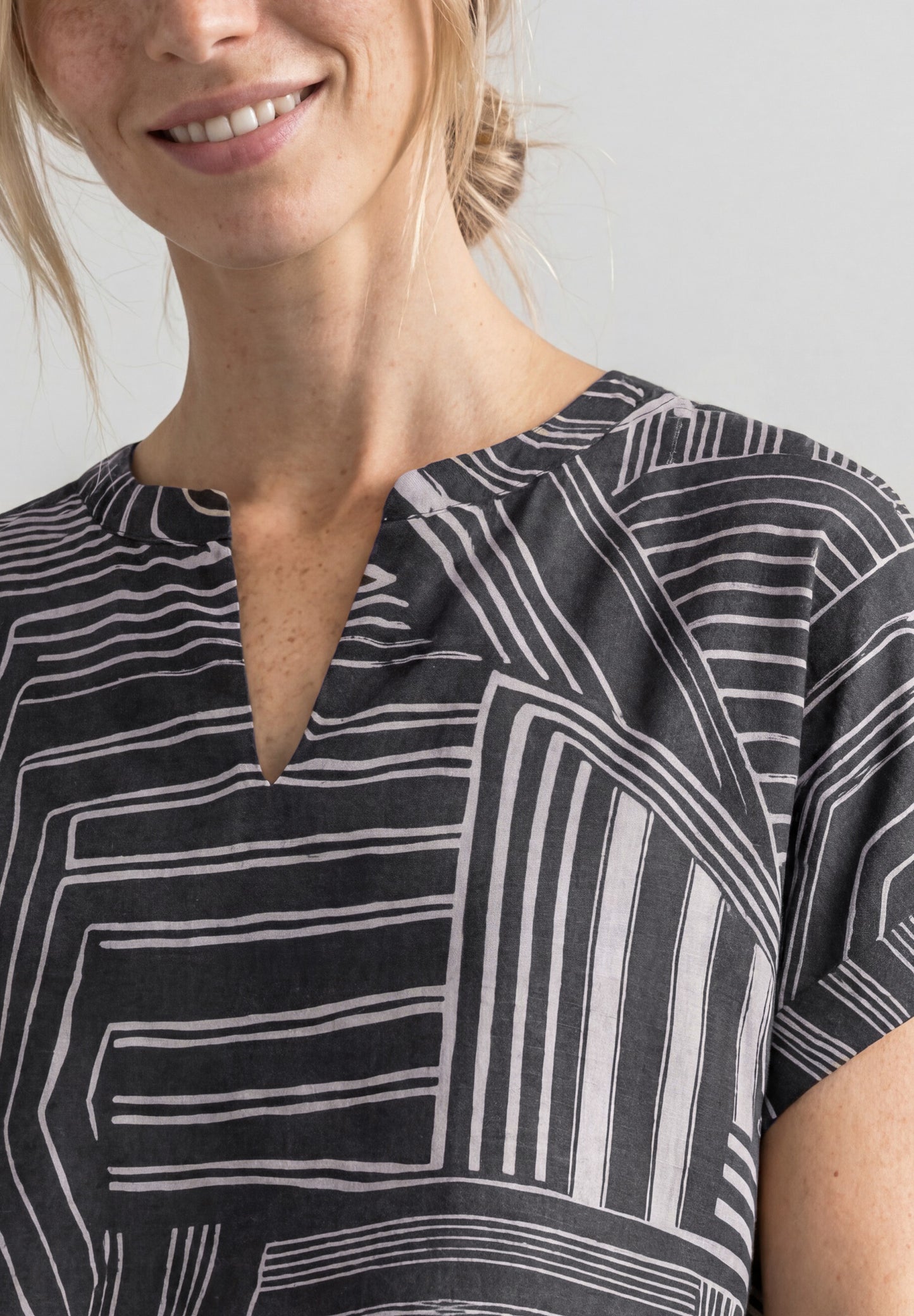 Street One - Dropped Shoulder Shirt mit Split Neck - Farbe: darkest blue
