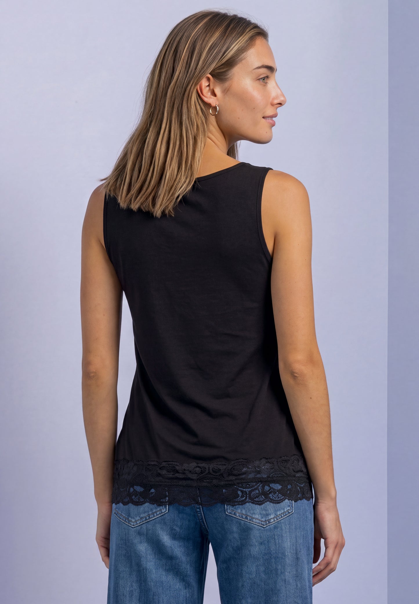 Street One - Top mit Rundhals und Spitzenkante - Farbe: Black