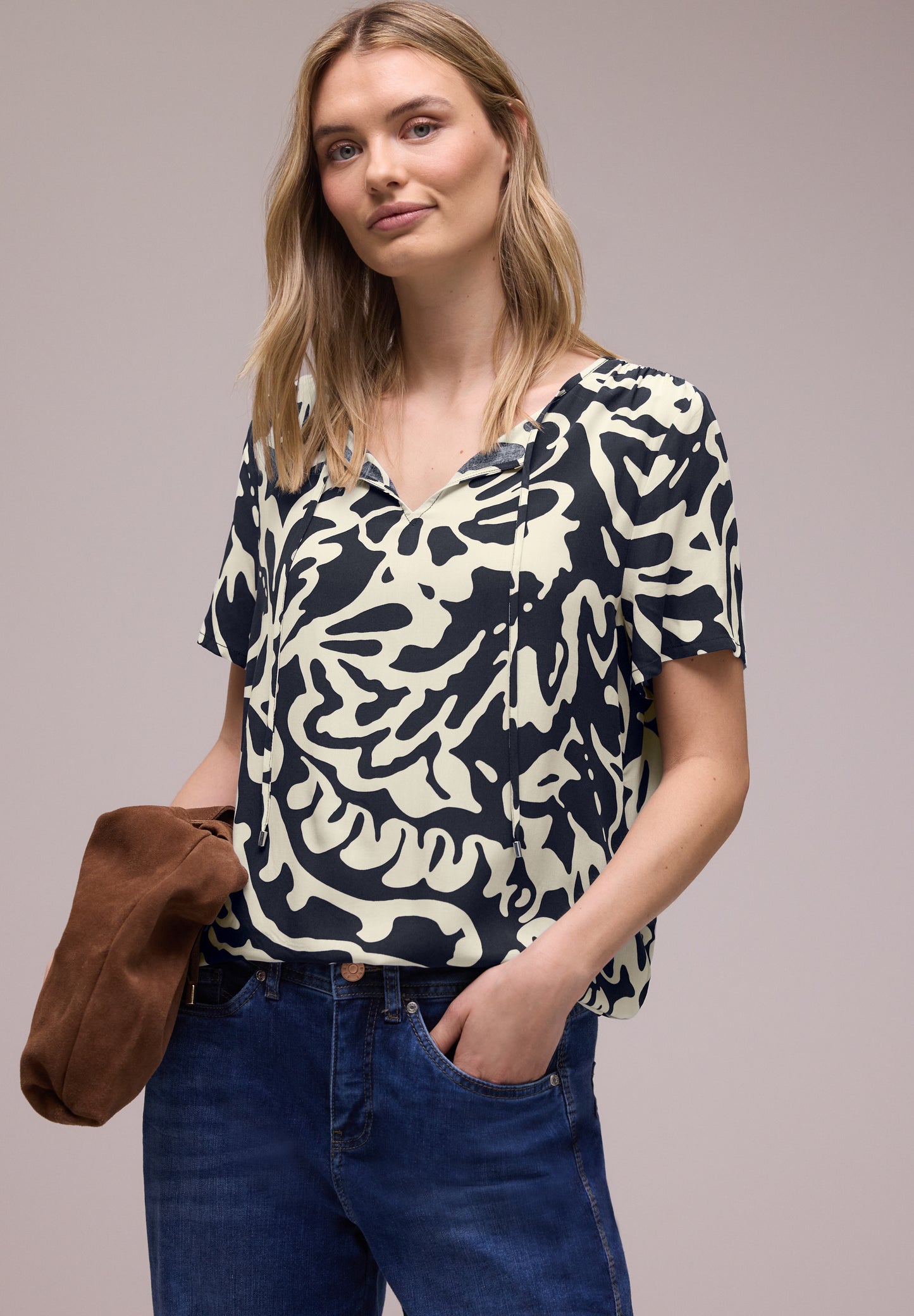 Street One - Bluse mit Split Neck und Bändern - Farbe: shadowed navy