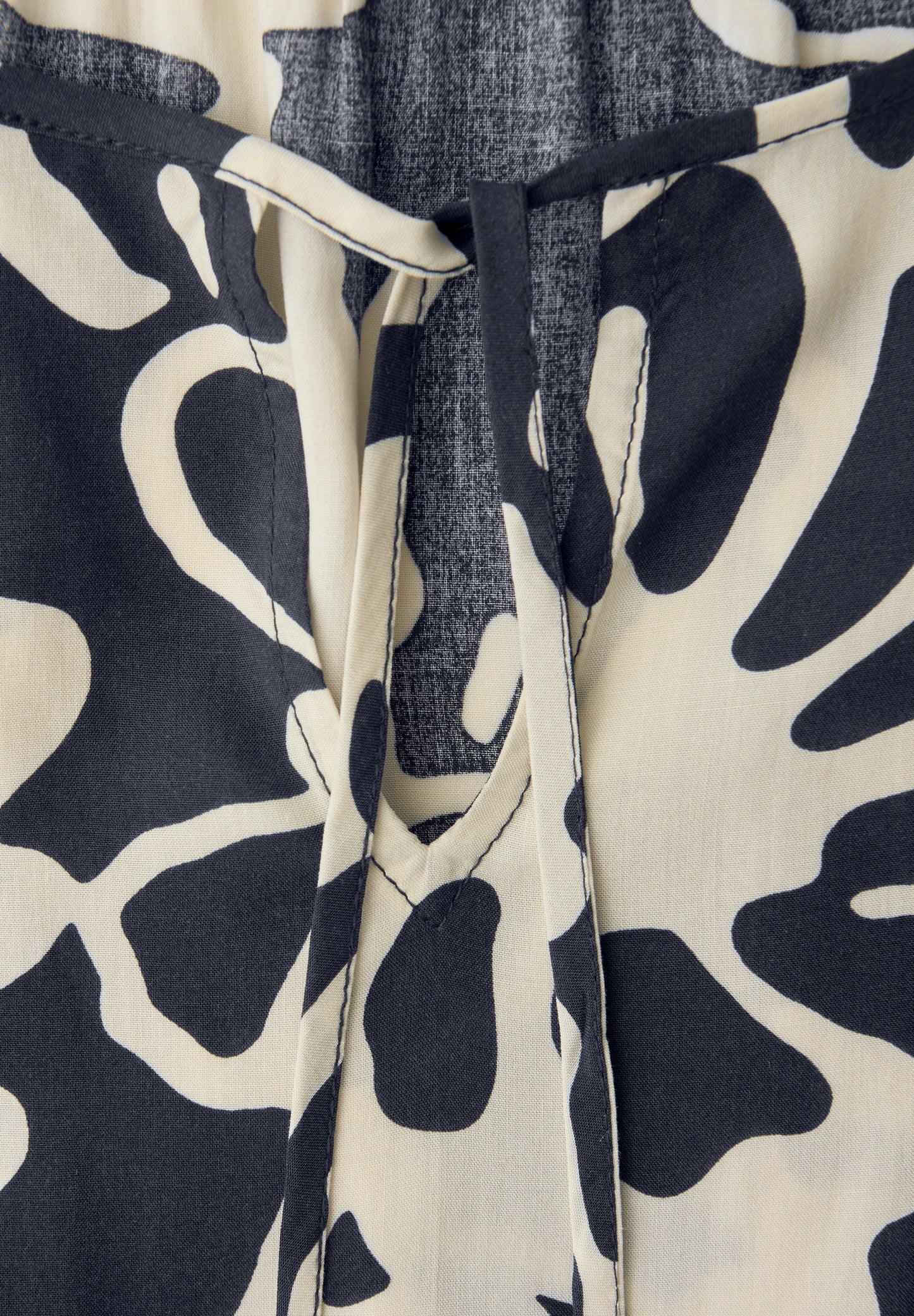 Street One - Bluse mit Split Neck und Bändern - Farbe: shadowed navy