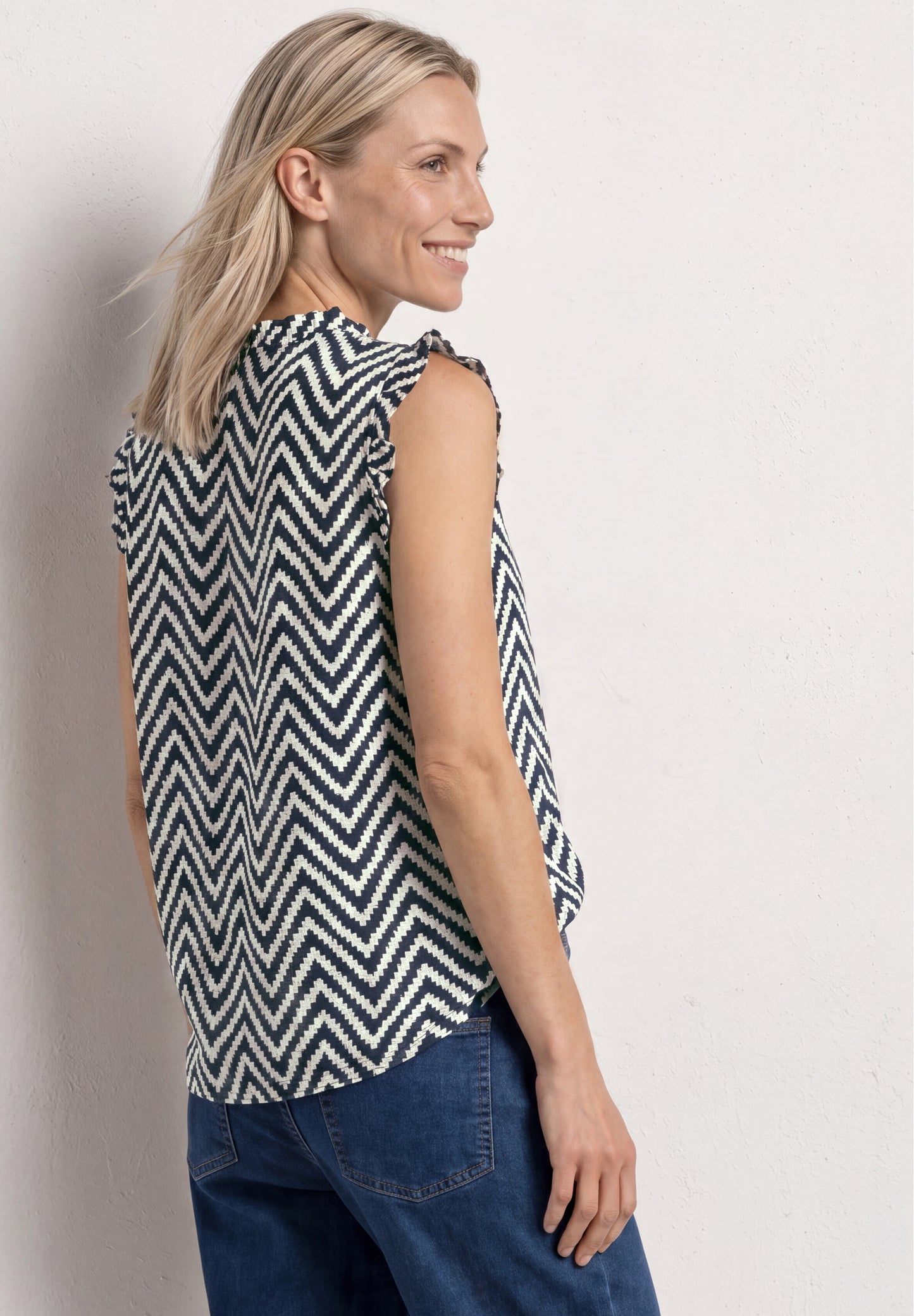 Street One - Blusentop mit V-Neck und Rüschen - Farbe: deep blue