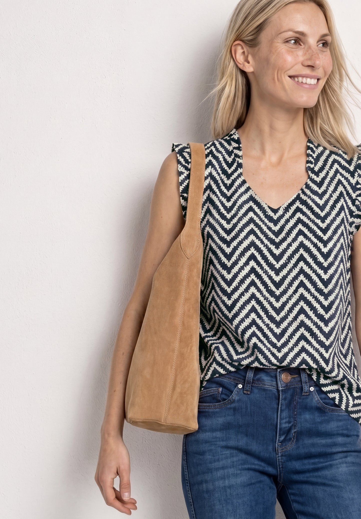 Street One - Blusentop mit V-Neck und Rüschen - Farbe: deep blue