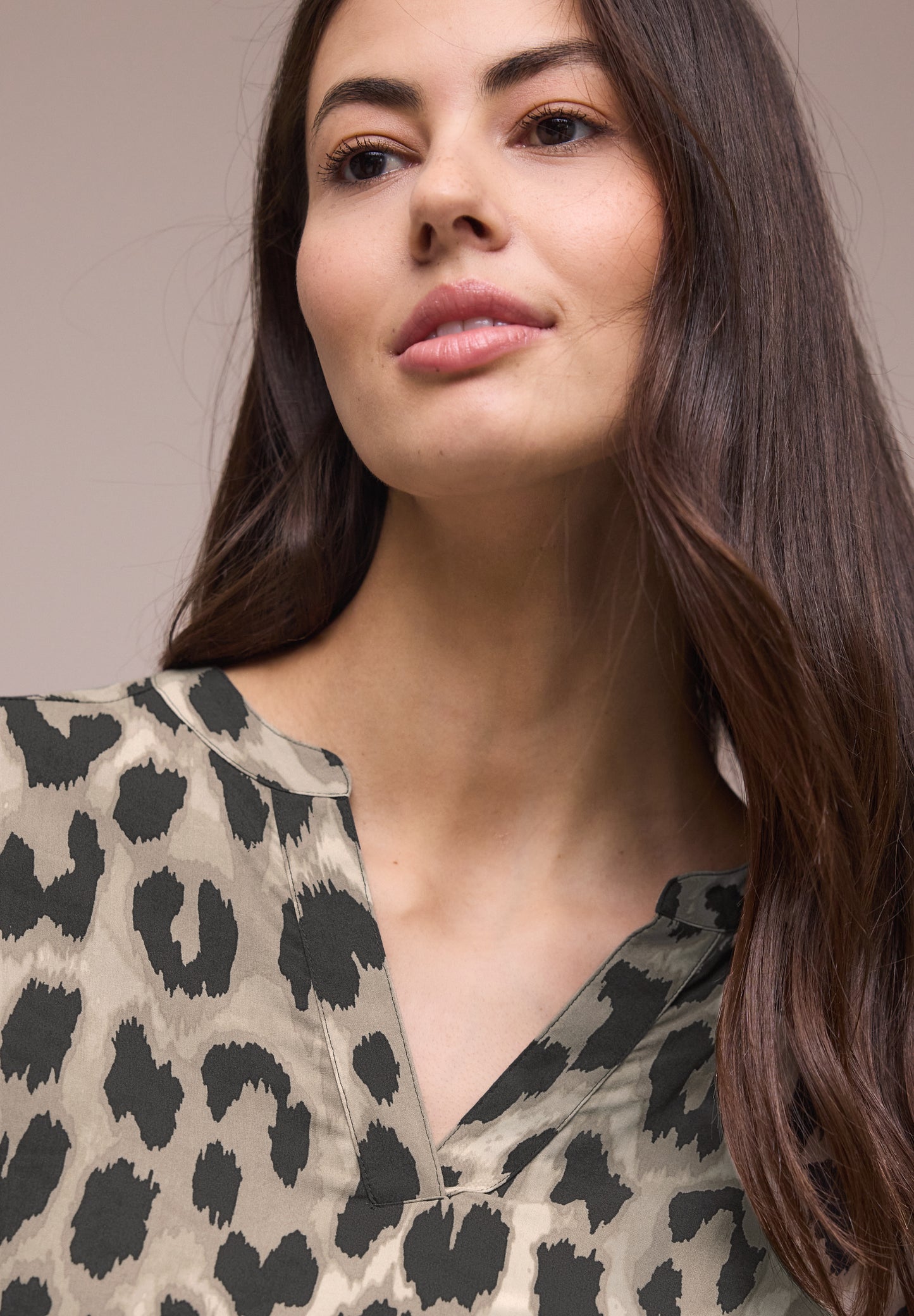 Street One - Bluse mit Split Neck und Animal Print - Farbe: timeless beige