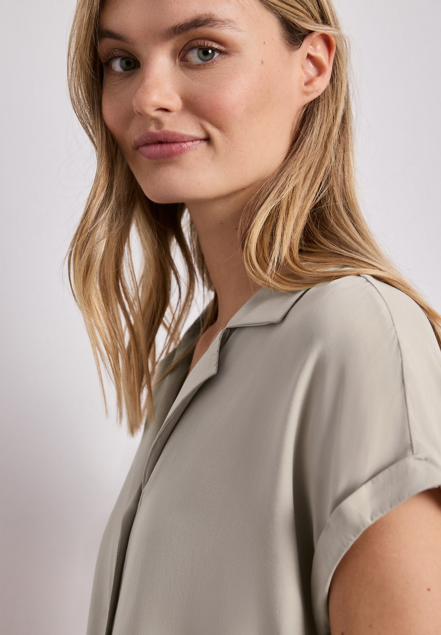 Street One - Dropped Shoulder Bluse mit Bowling-Kragen - Farbe: timeless beige