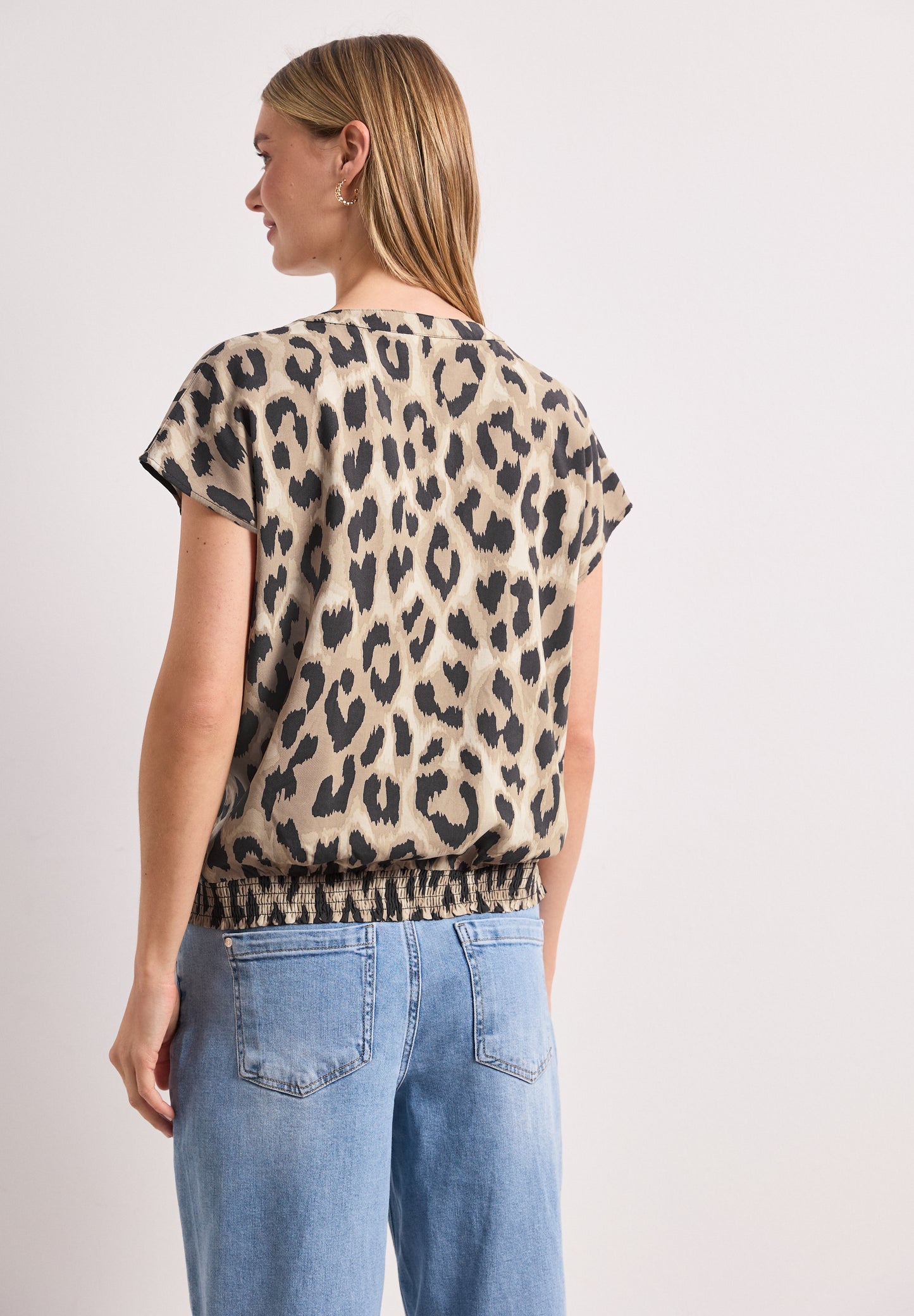 Street One - Blusenshirt mit Split Neck und Smokdetail - Farbe: timeless beige