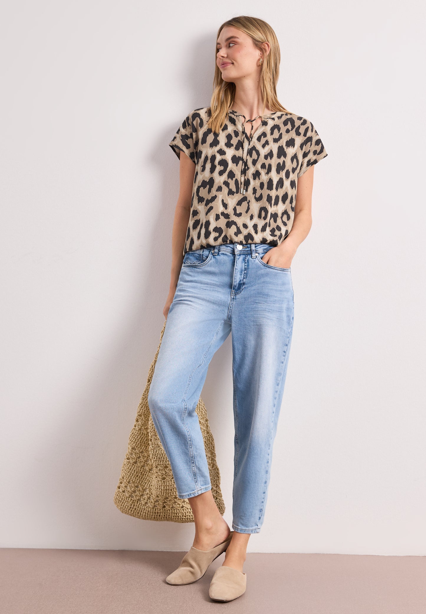Street One - Blusenshirt mit Split Neck und Smokdetail - Farbe: timeless beige