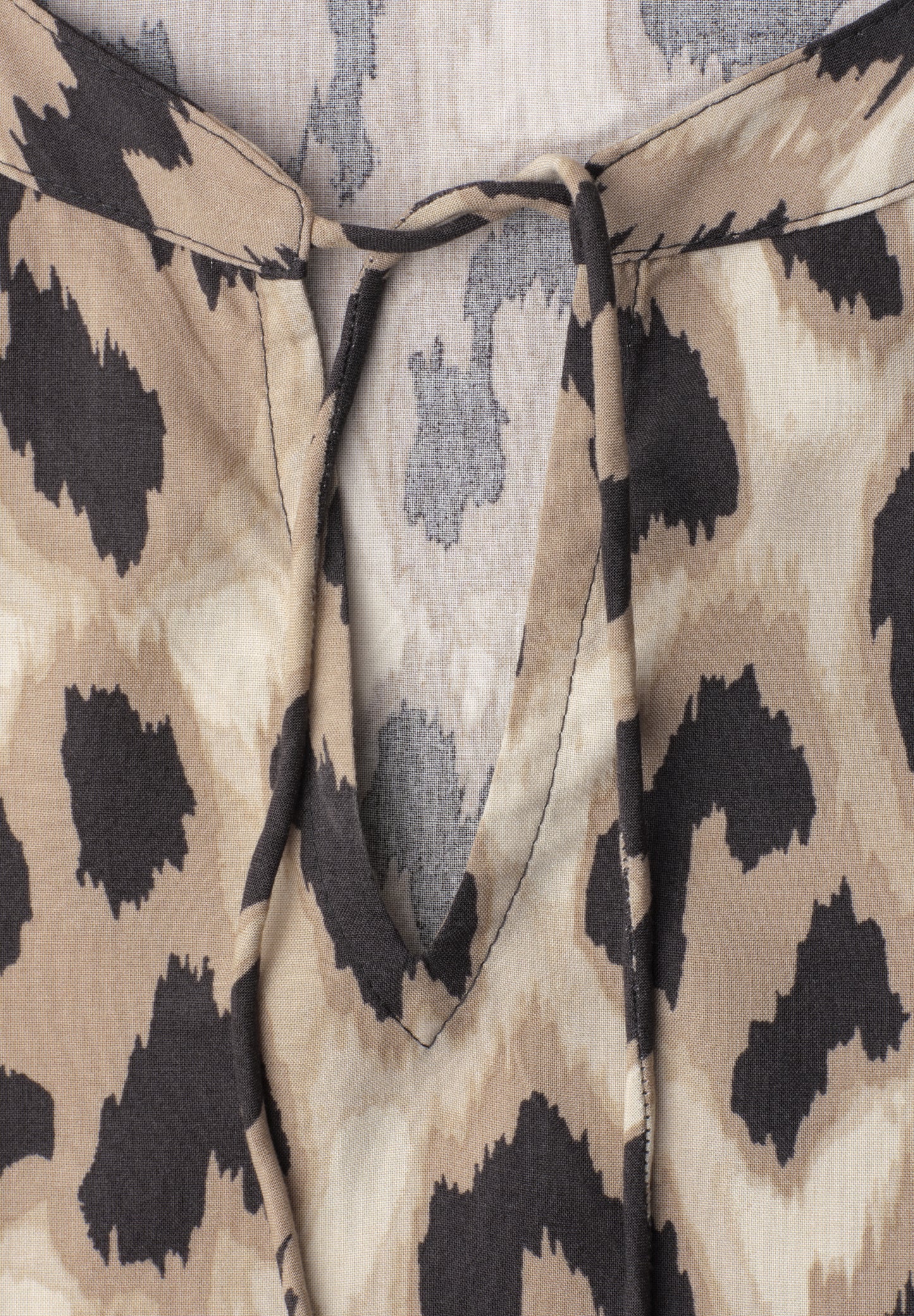 Street One - Blusenshirt mit Split Neck und Smokdetail - Farbe: timeless beige