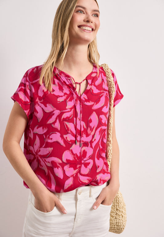 Street One - Blusenshirt mit Split Neck und Smokdetail - Farbe: salsa red