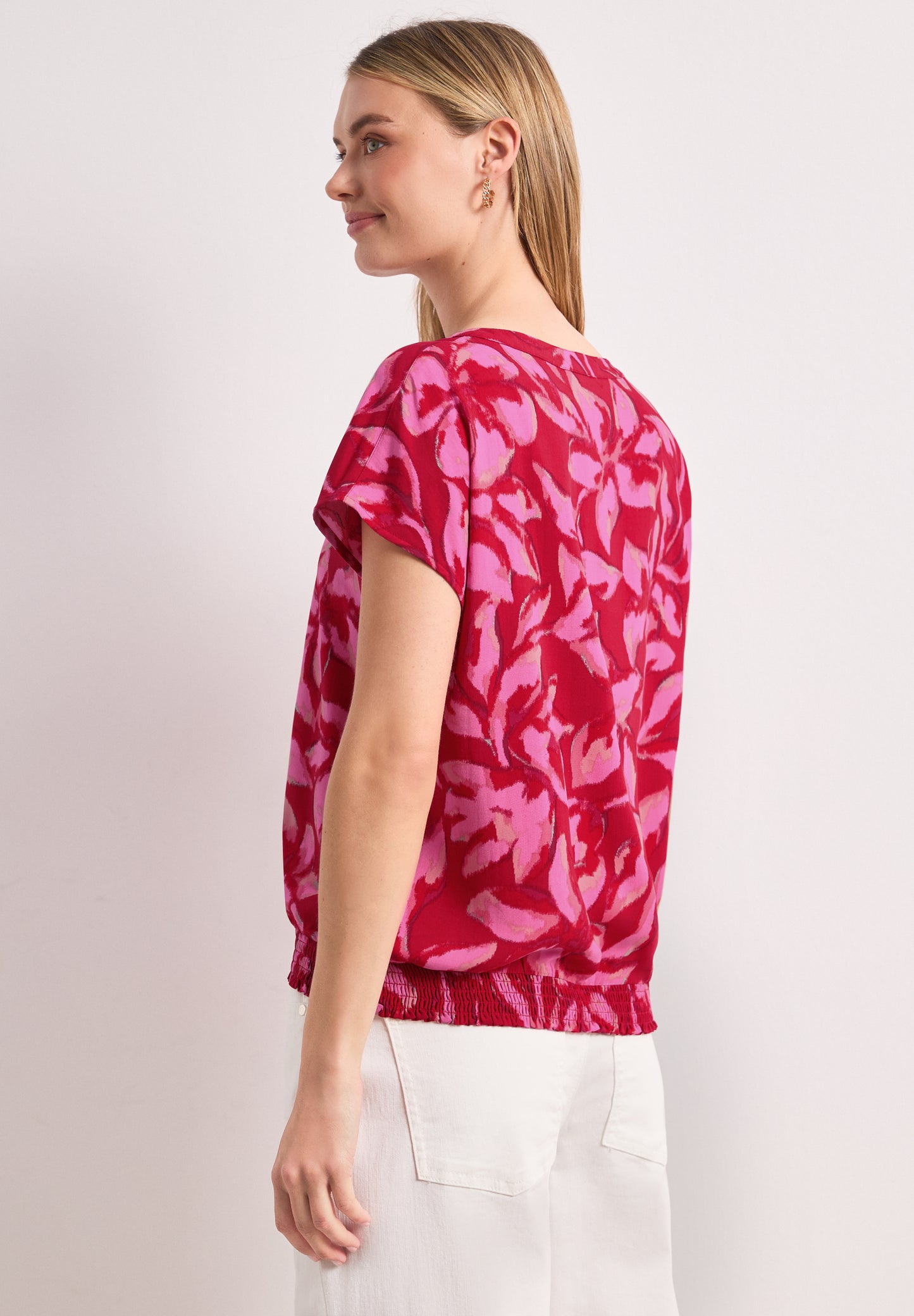 Street One - Blusenshirt mit Split Neck und Smokdetail - Farbe: salsa red