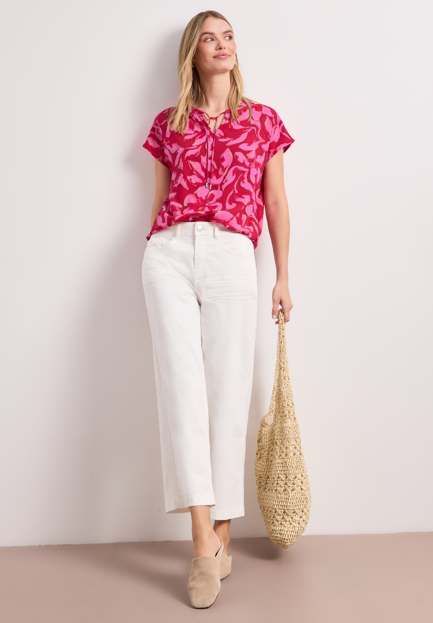 Street One - Blusenshirt mit Split Neck und Smokdetail - Farbe: salsa red