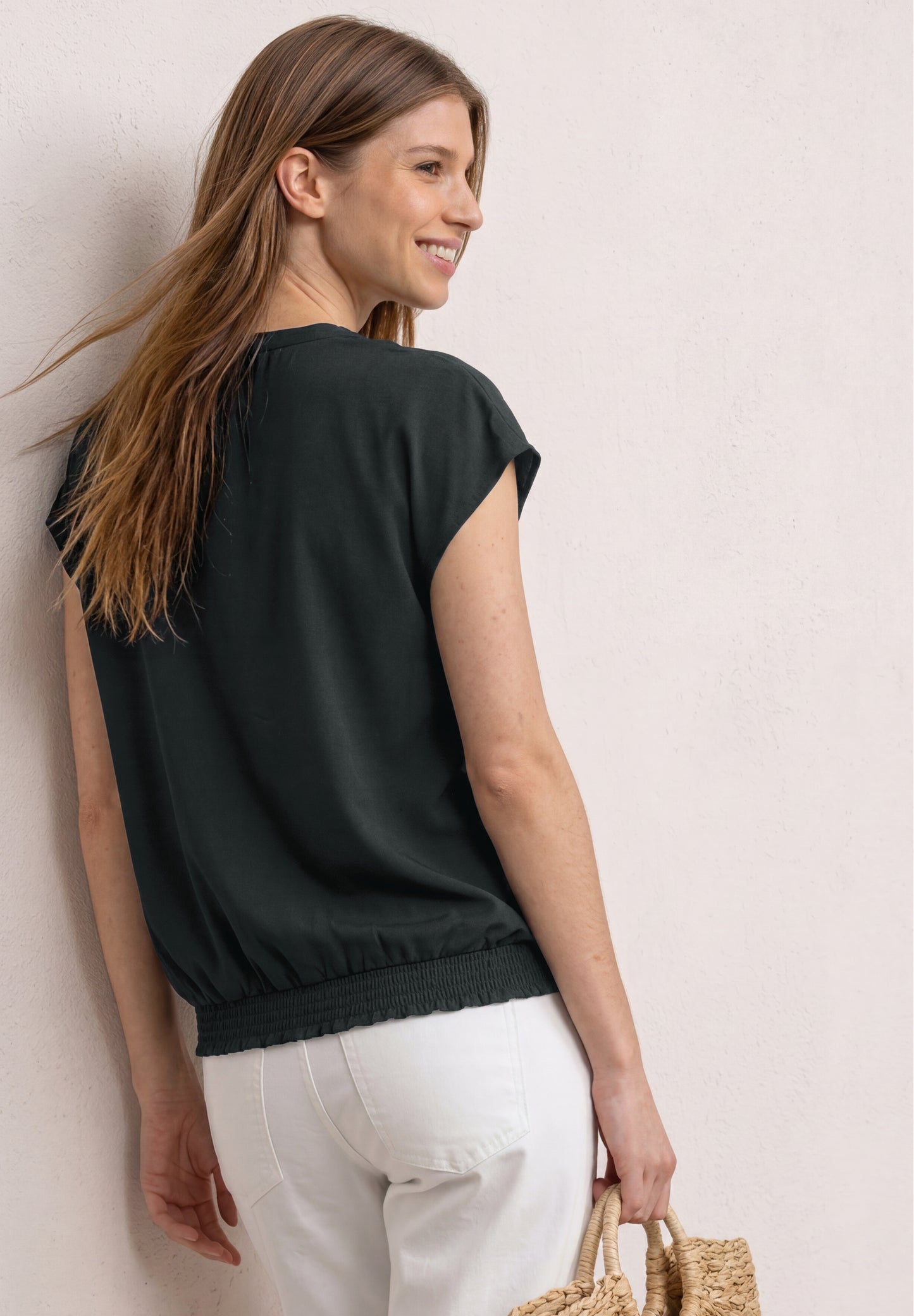 Street One - Blusenshirt mit Split Neck und Smokdetail - Farbe: deep bound green