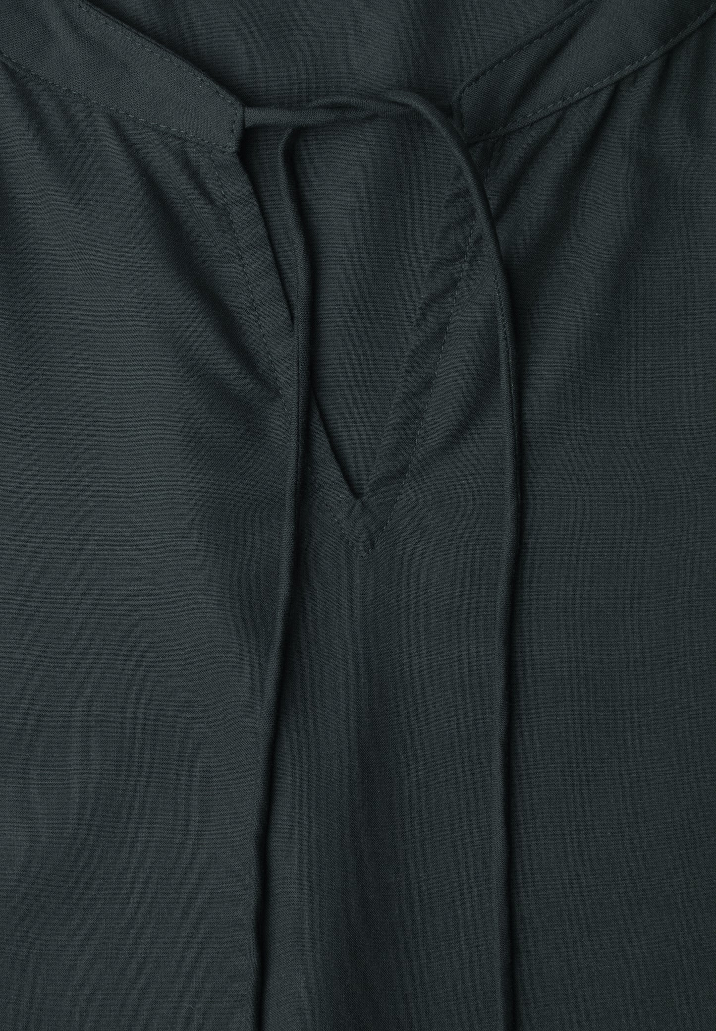 Street One - Blusenshirt mit Split Neck und Smokdetail - Farbe: deep bound green