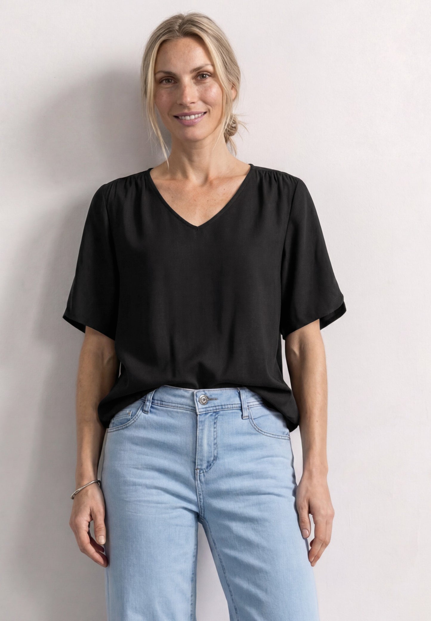 Street One - Kurzarm Blusenshirt mit V-Neck - Farbe: Black