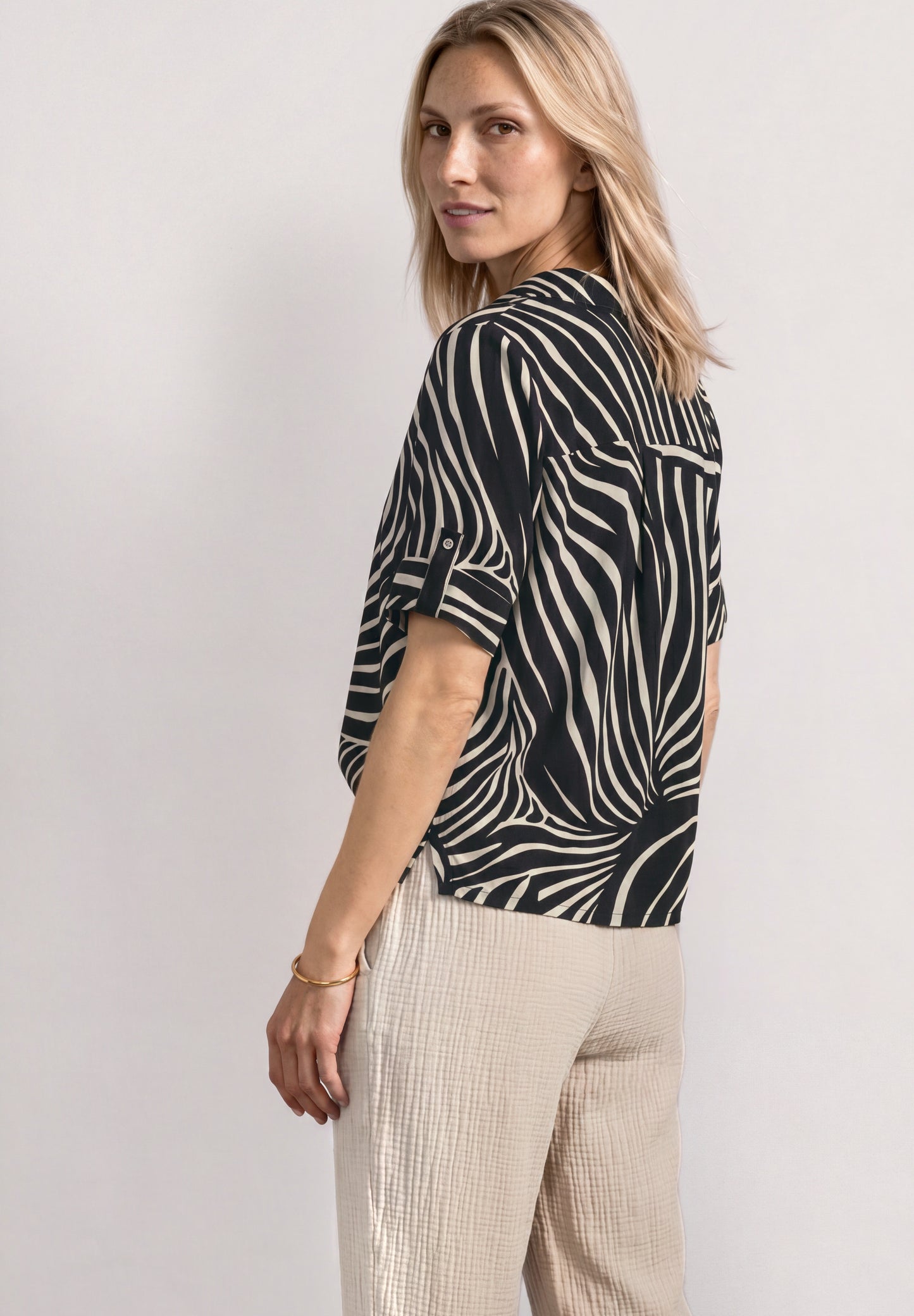 Street One - Kurzarm Hemdbluse mit Turn-Up-Details - Farbe: Black