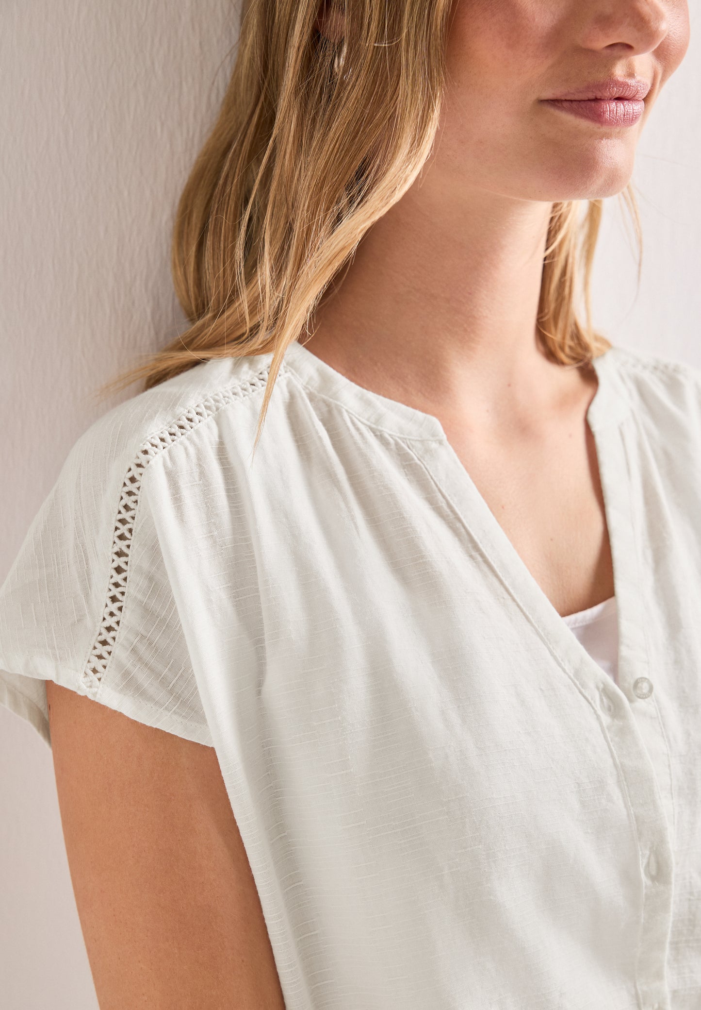 Street One - Dropped Shoulder Blusenshirt mit Tape - Farbe: off white