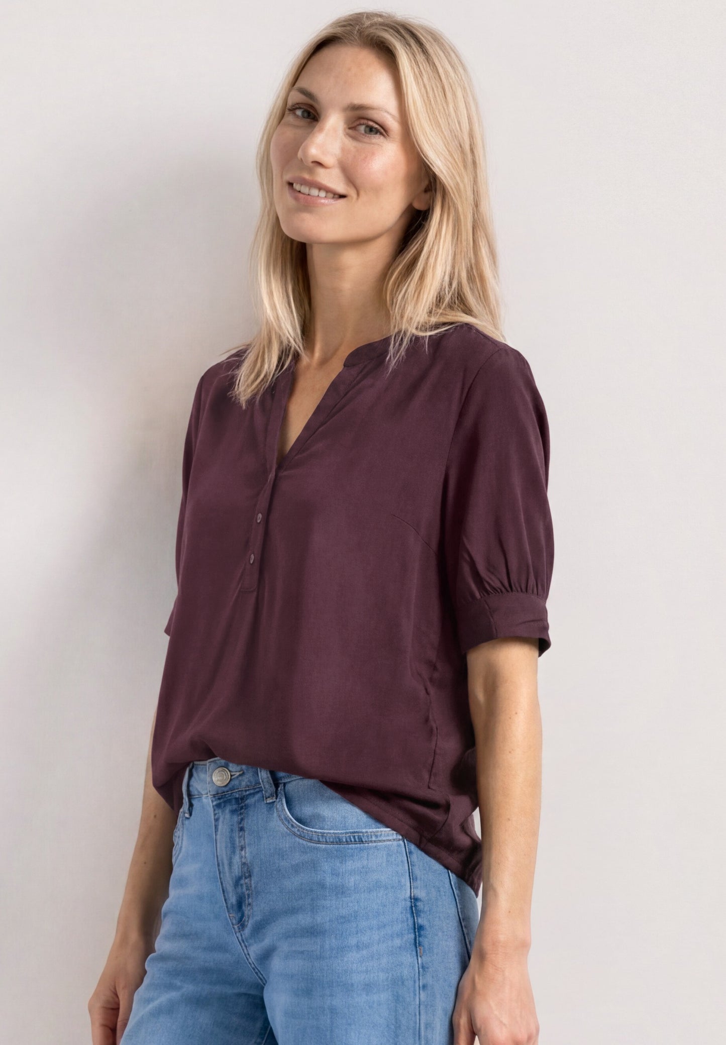 Street One - Kurzarm Bluse mit Split Neck und Elastiksaum - Farbe: rustic rouge