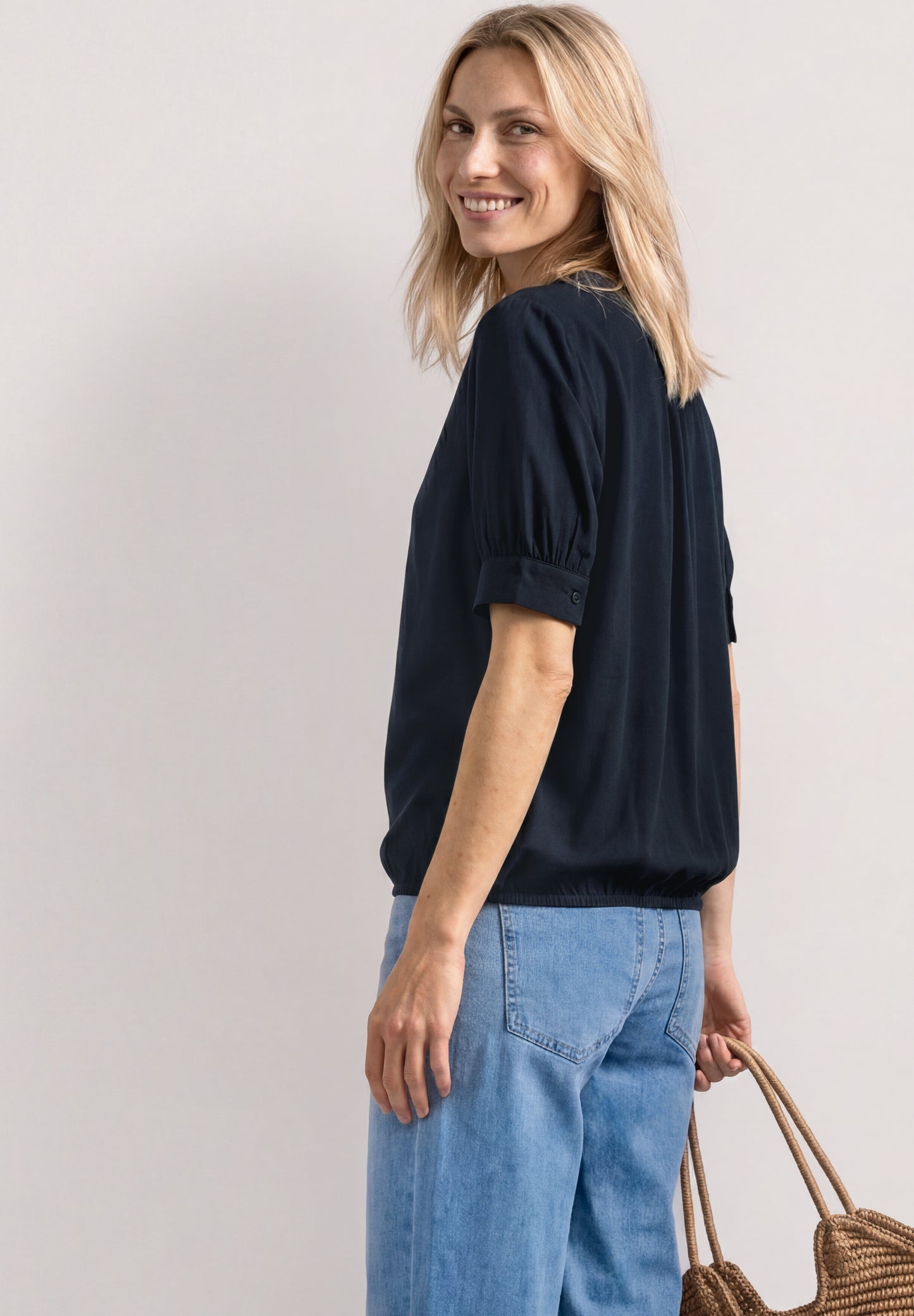 Street One - Kurzarm Bluse mit Split Neck und Elastiksaum - Farbe: darkest blue