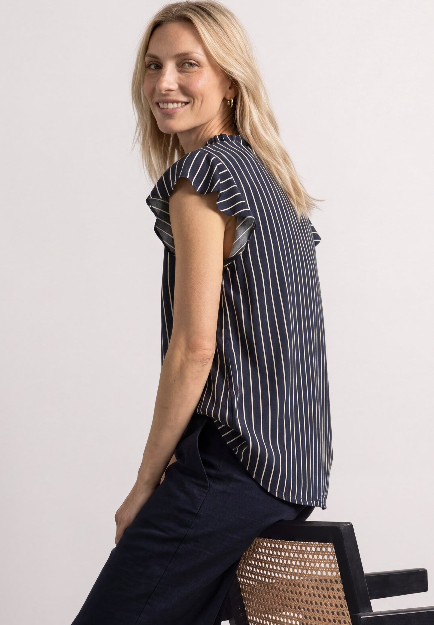 Street One - Blusenshirt mit Split Neck und Volant-Ãrmeln - Farbe: darkest blue
