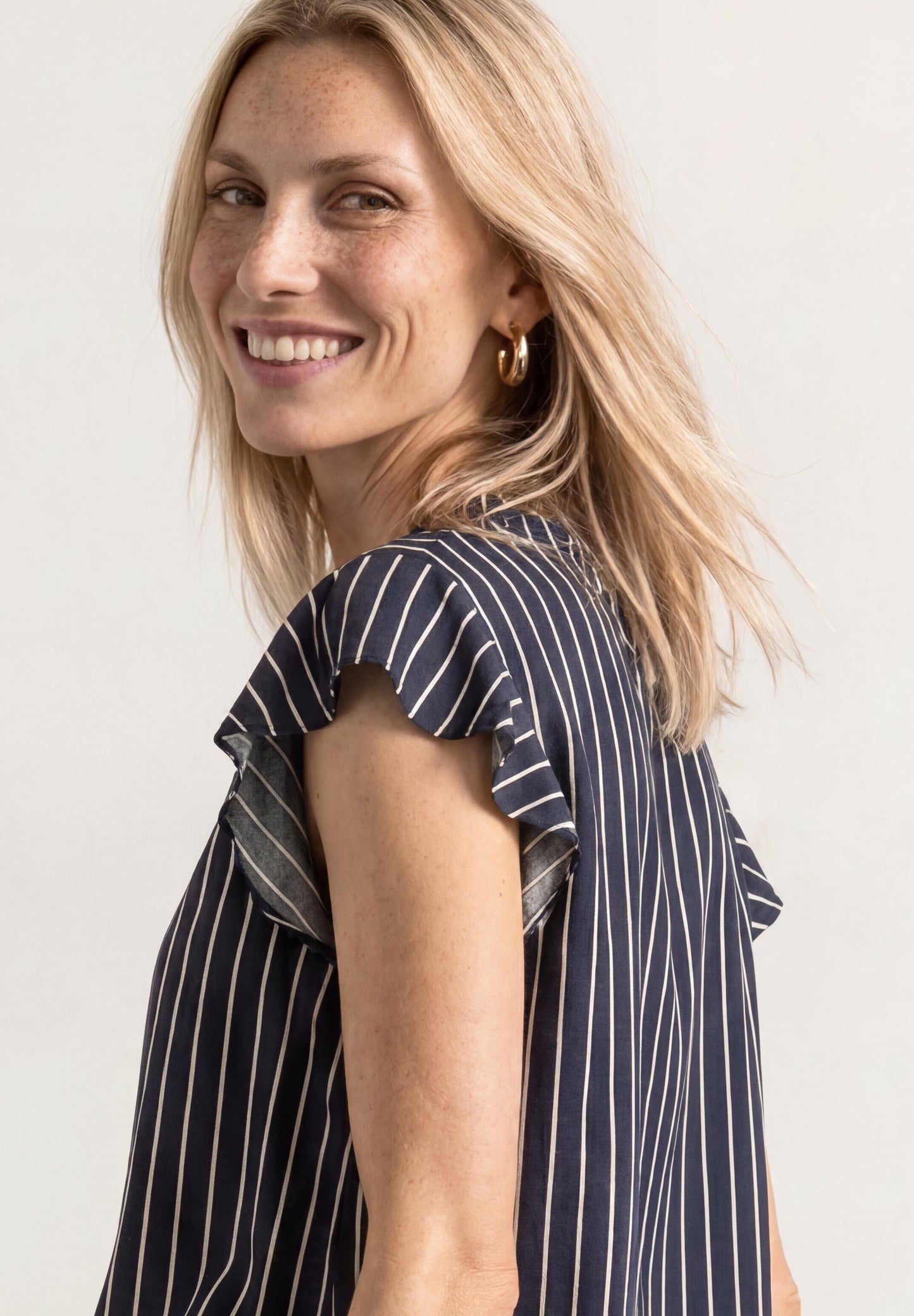 Street One - Blusenshirt mit Split Neck und Volant-Ãrmeln - Farbe: darkest blue