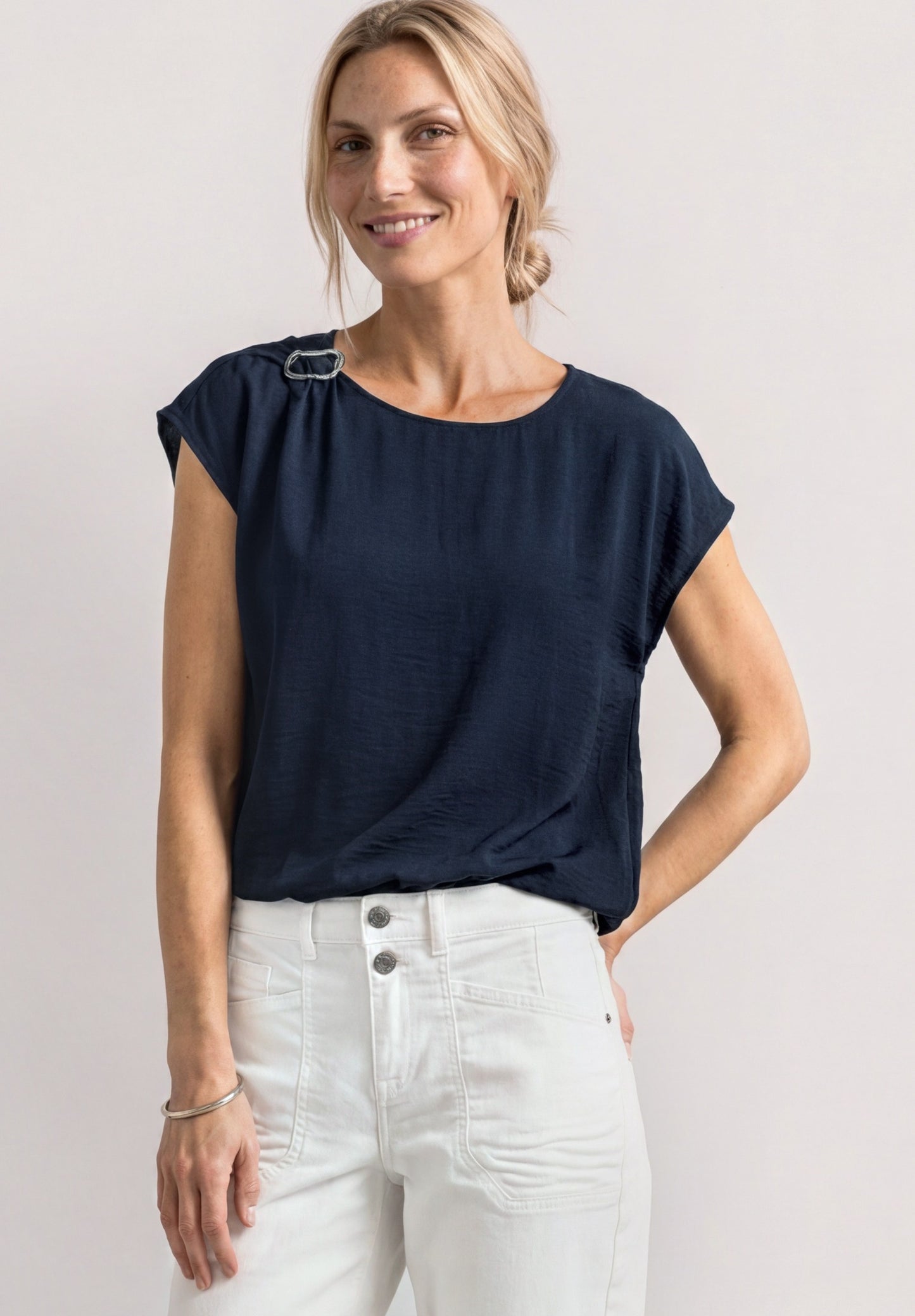 Street One - Blusenshirt mit Rundhals und Schnallendetail - Farbe: darkest blue