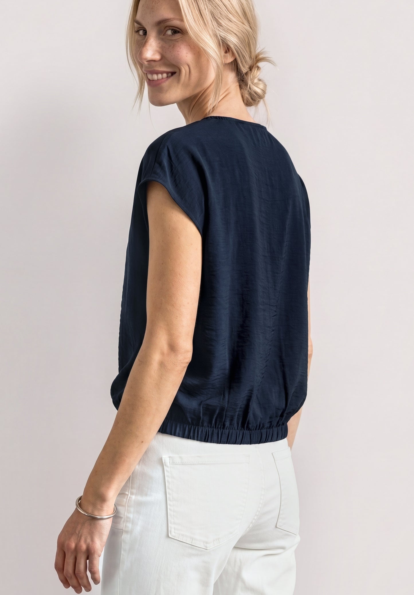 Street One - Blusenshirt mit Rundhals und Schnallendetail - Farbe: darkest blue