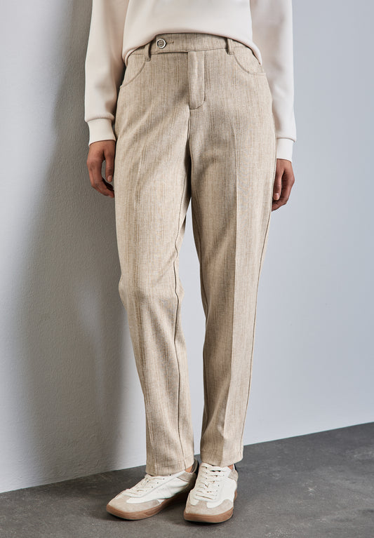 Chino mit Knopfdetail - Farbe: honey sand mel.