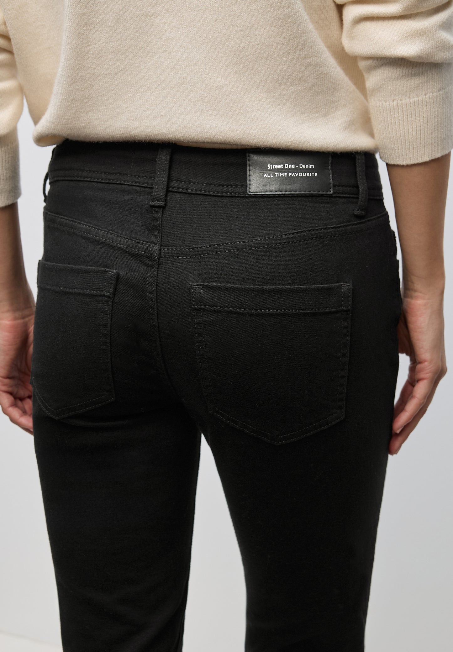 Street One Casual Fit Jeans - Farbe: black clean washed