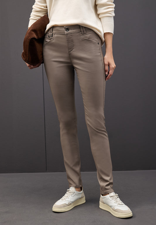 Street One Slim Fit Coated Hose - Farbe: silk brown