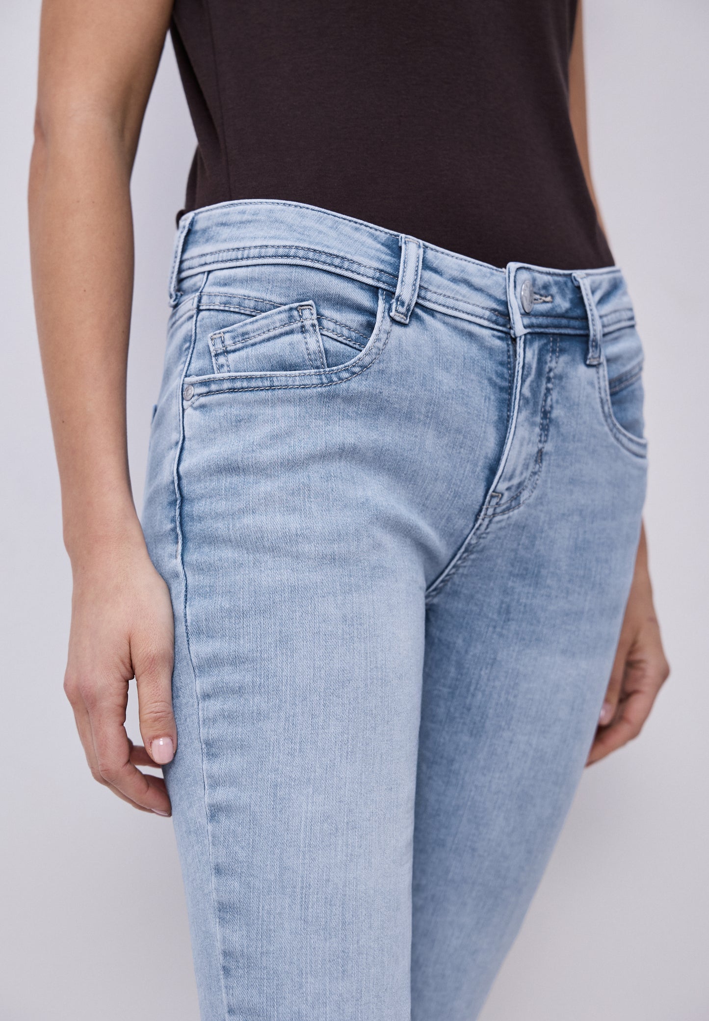 Street One - Mid Waist Slim Leg Jeans im Slim Fit - Farbe: light blue random wash