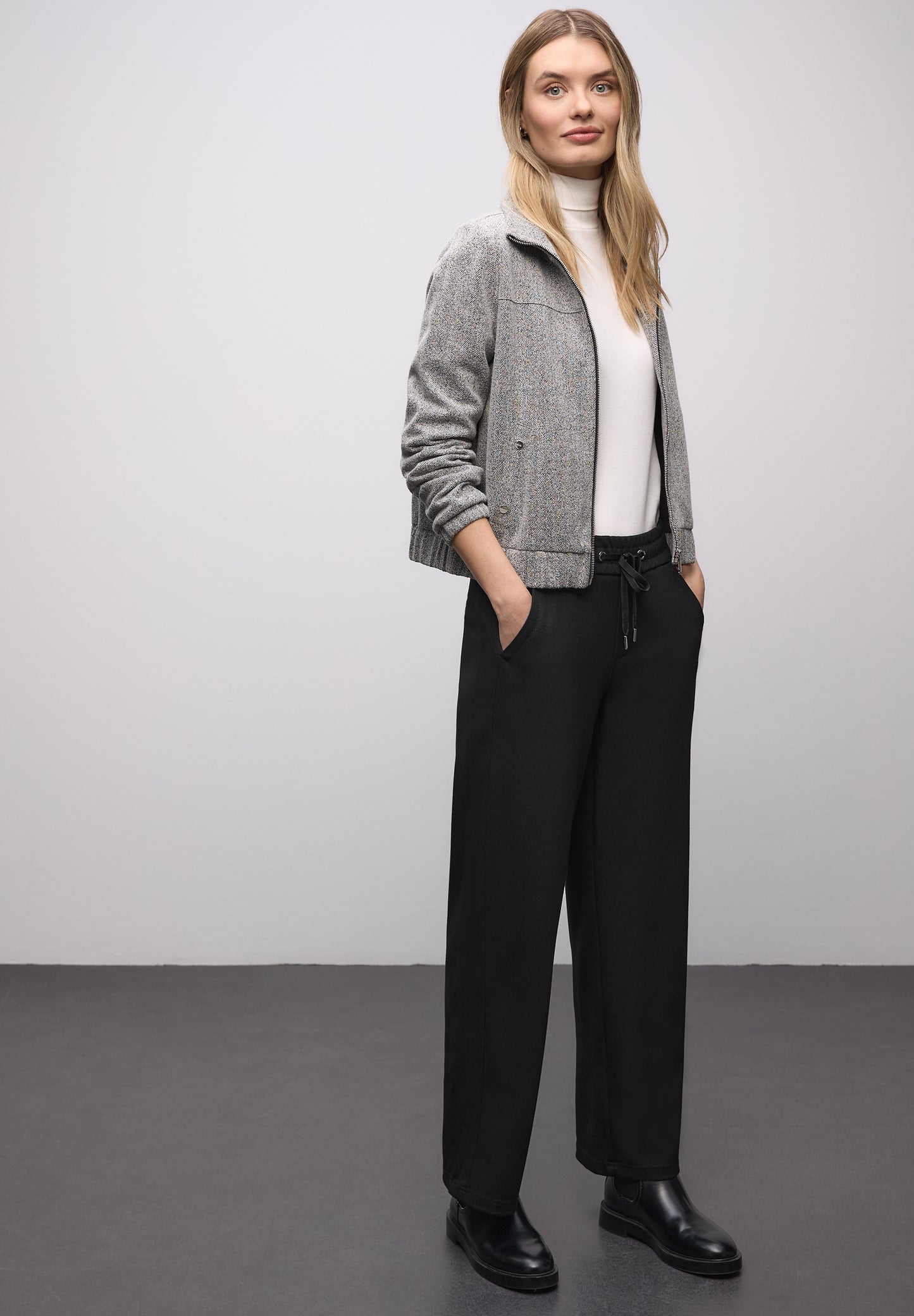 Street One - Straight Leg Hose mit Tape - Farbe: Black