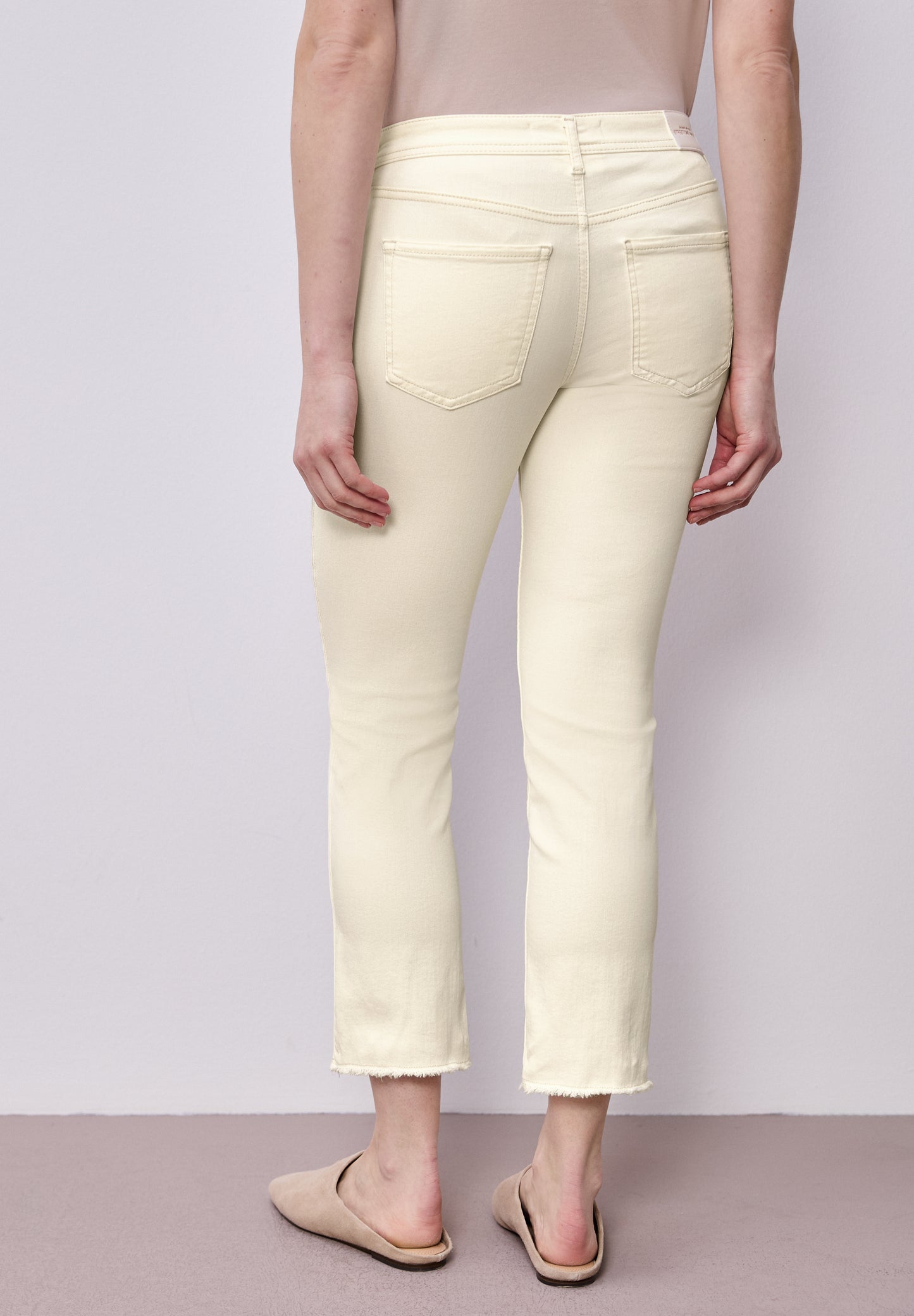 Street One - Straight Leg Jeans mit fransigem Saum - Farbe: ecru soft washed