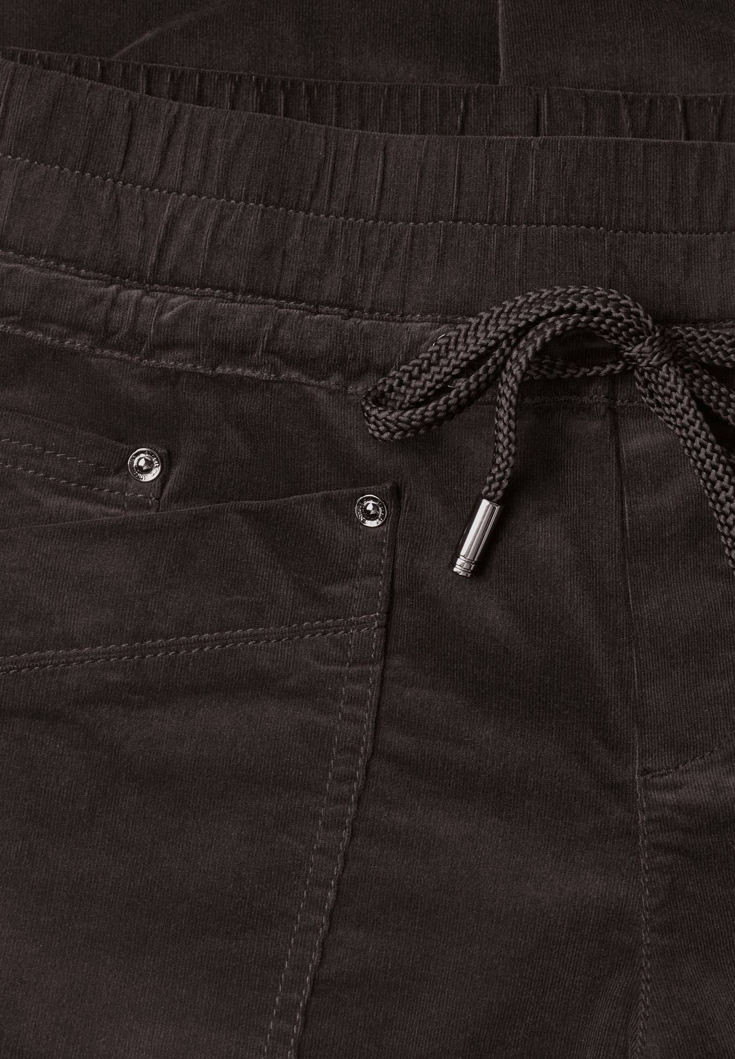 Street One - Slim Leg Cordhose im Loose Fit - Farbe: black coffee
