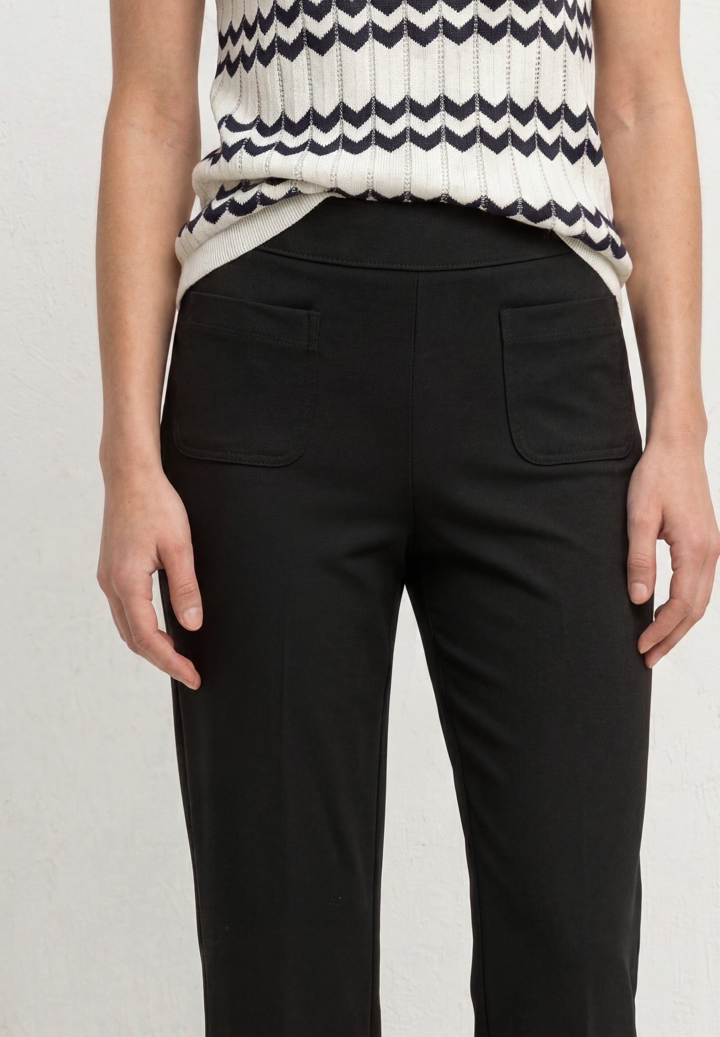 Street One - High Waist Straight Leg Hose im Casual Fit - Farbe: Black
