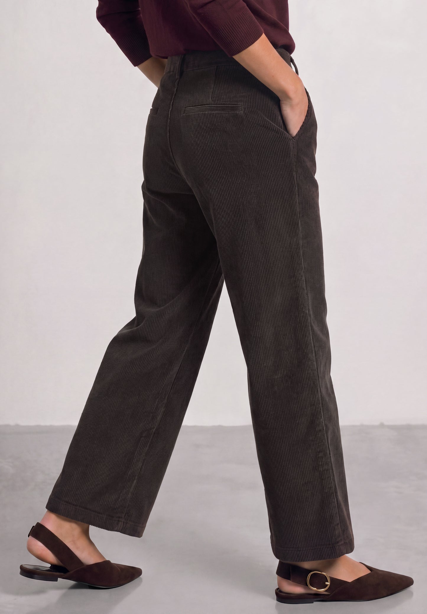 Street One - Mid Waist Straight Leg Hose mit Knöpfen - Farbe: black coffee